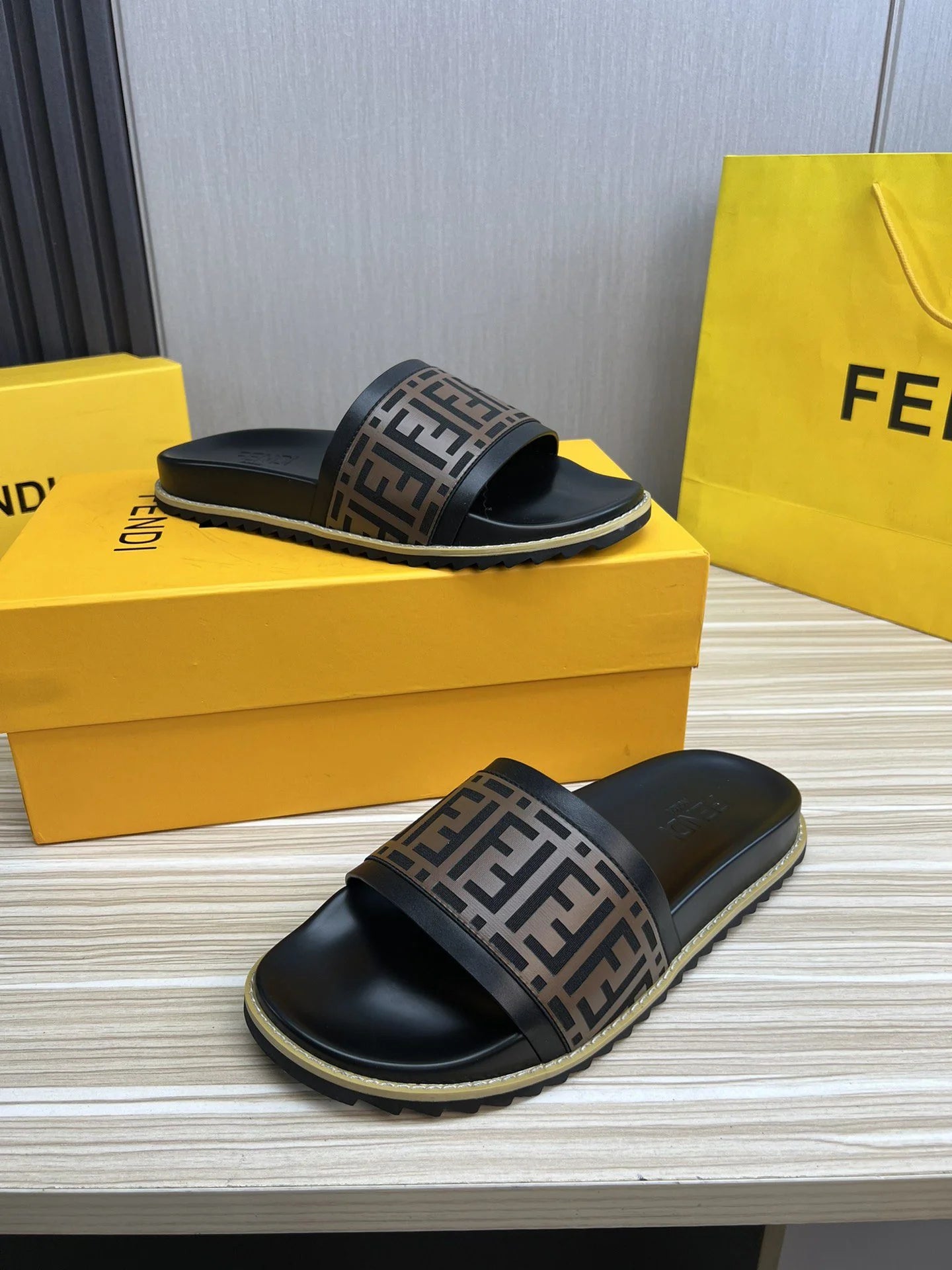 FENDI SANDAL