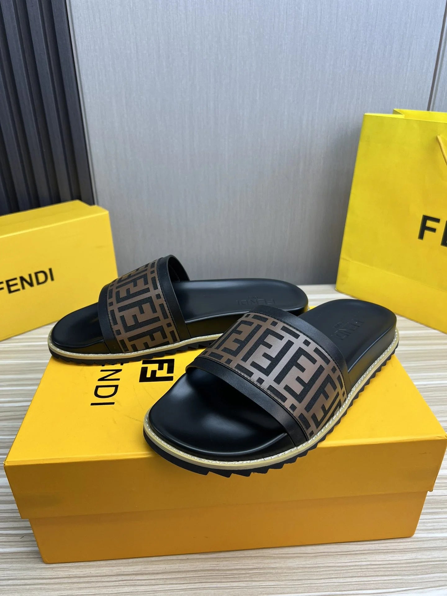 FENDI SANDAL