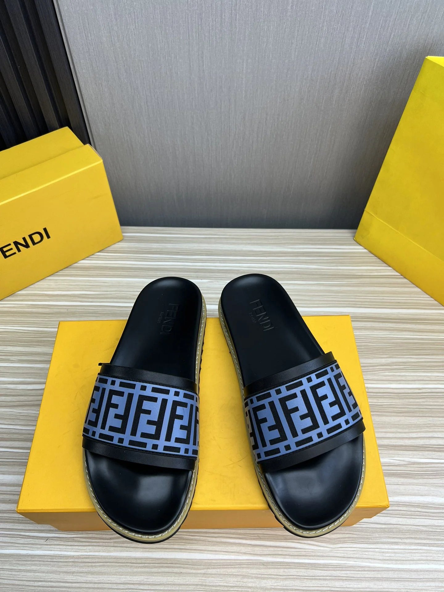FENDI SANDAL