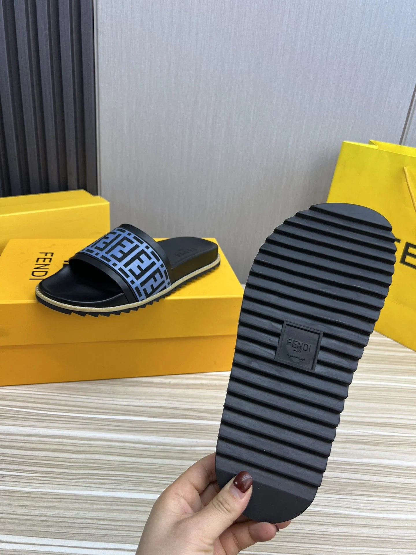FENDI SANDAL
