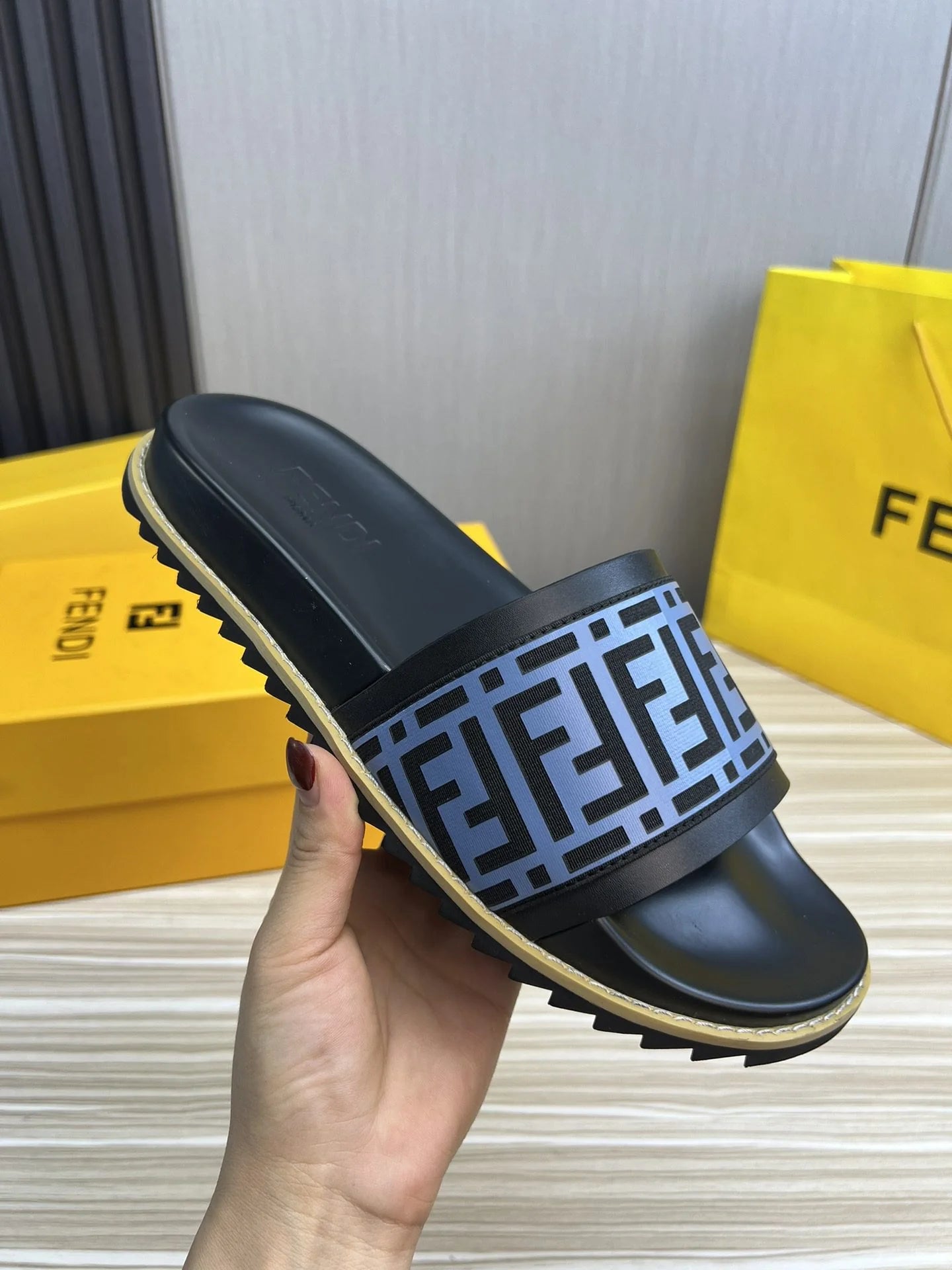 FENDI SANDAL