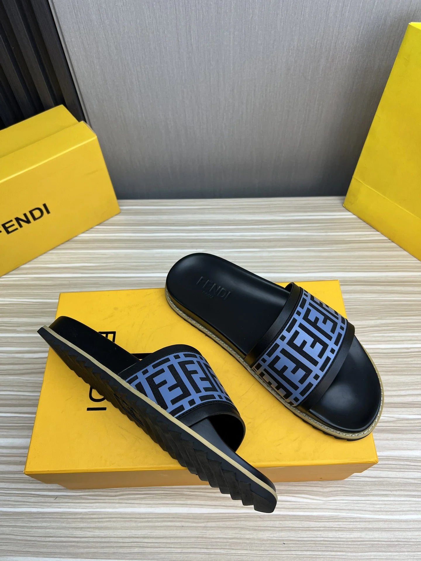 FENDI SANDAL