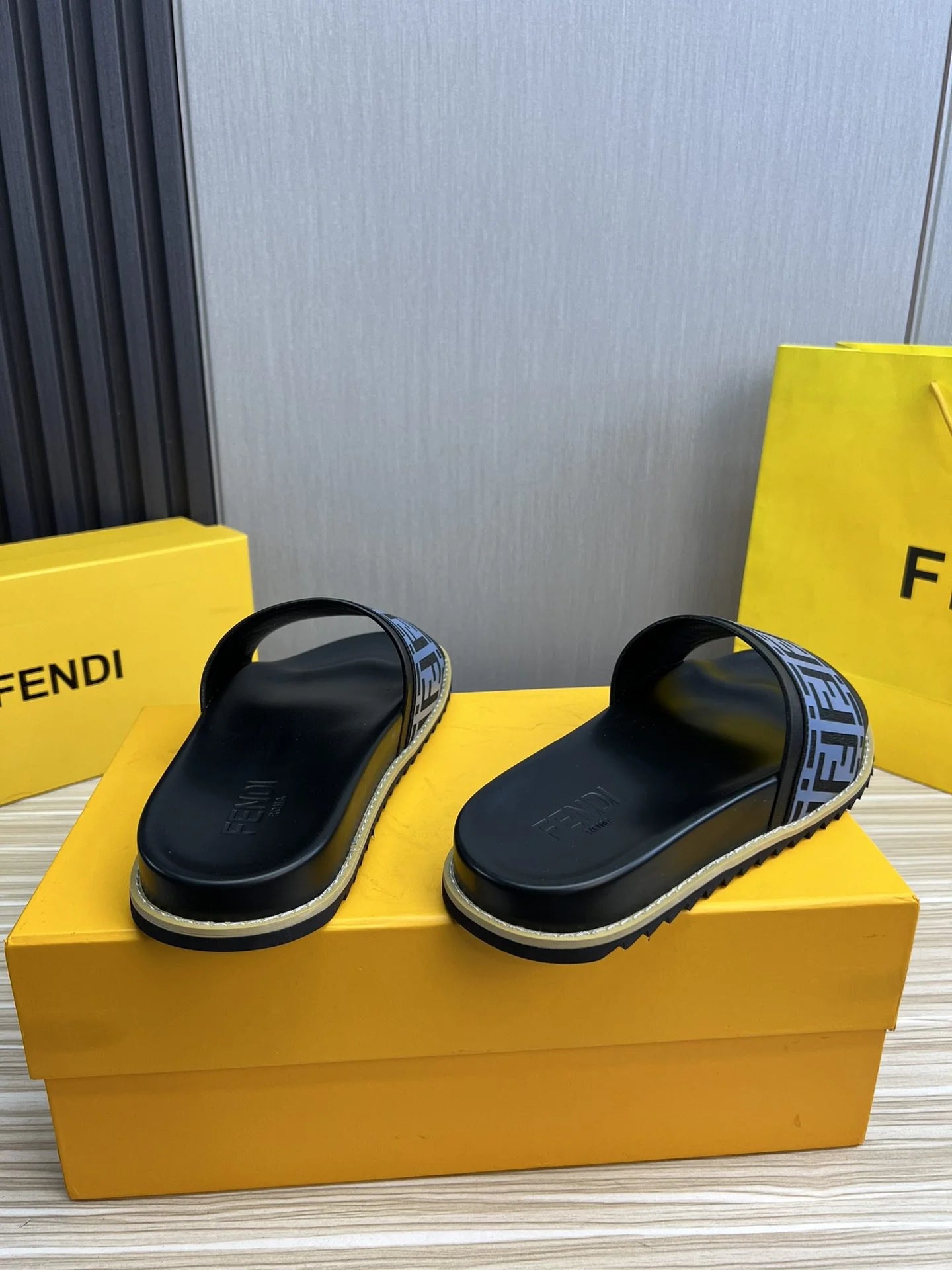 FENDI SANDAL