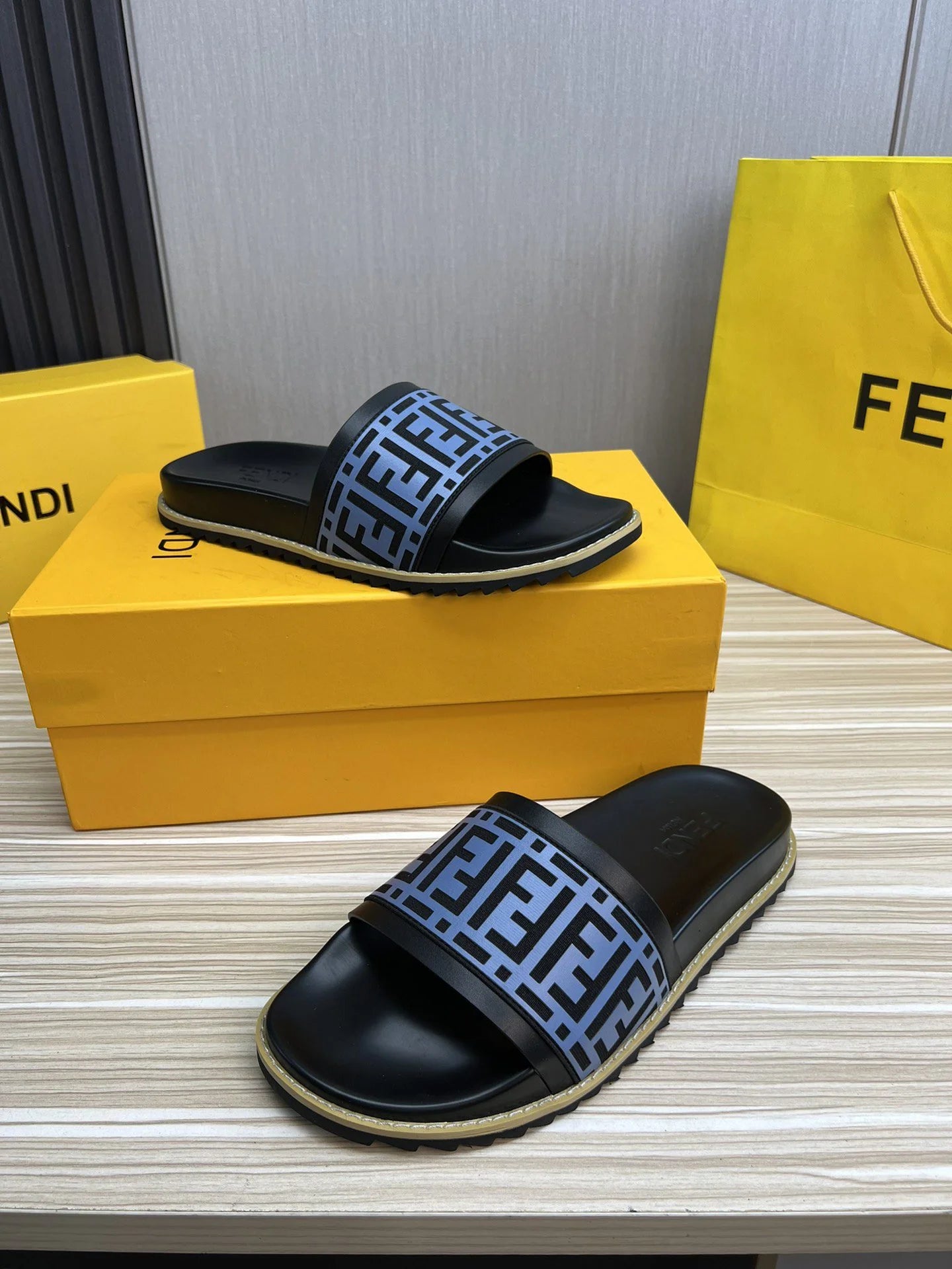 FENDI SANDAL