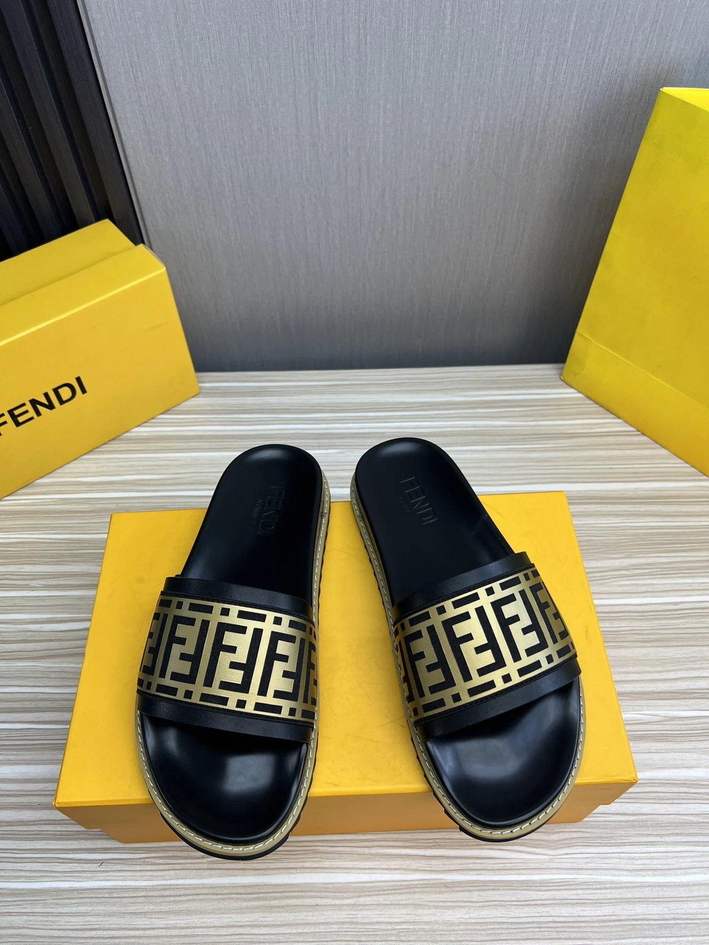 FENDI SANDAL