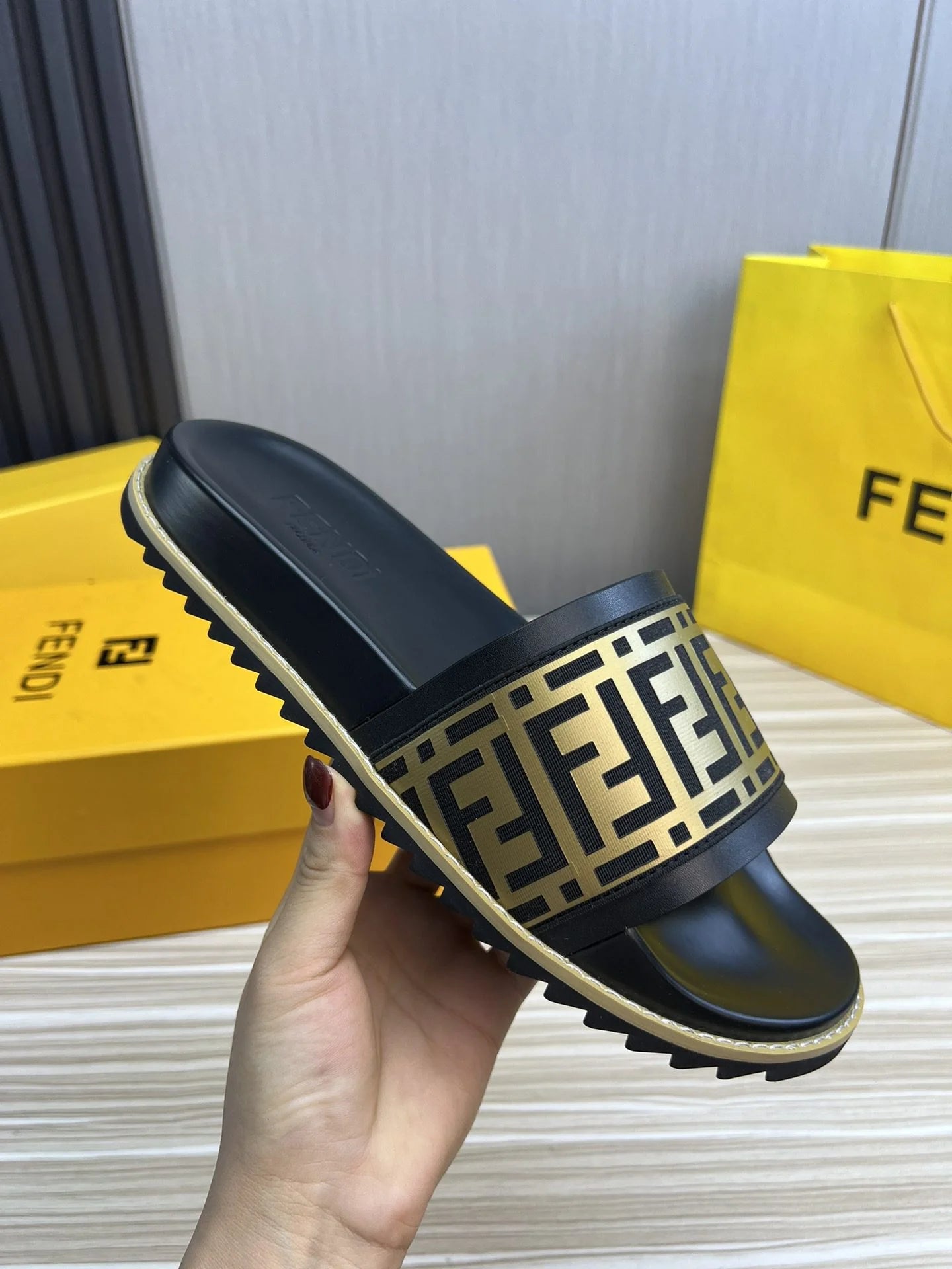 FENDI SANDAL