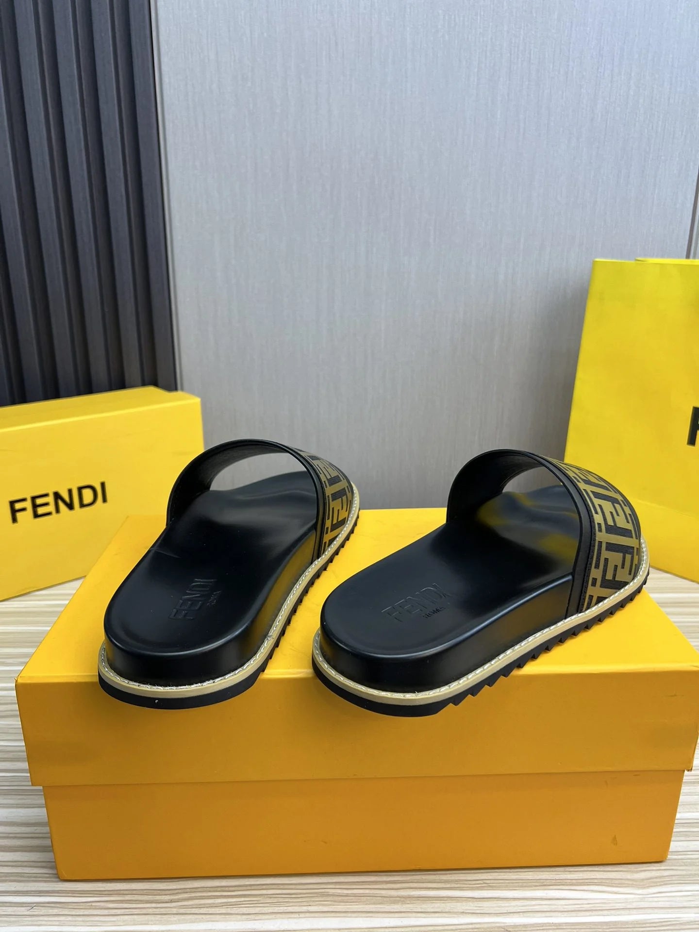 FENDI SANDAL