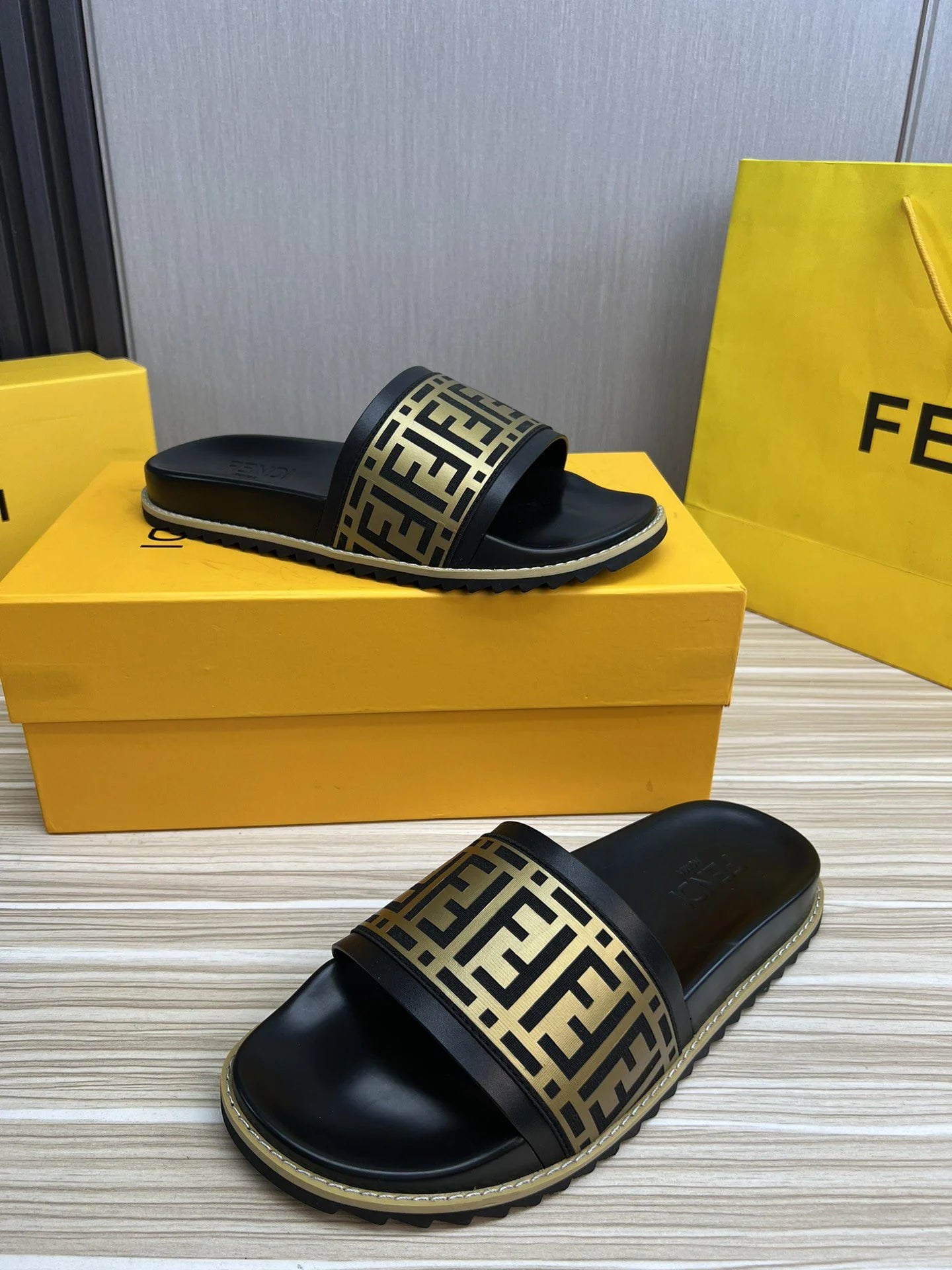 FENDI SANDAL