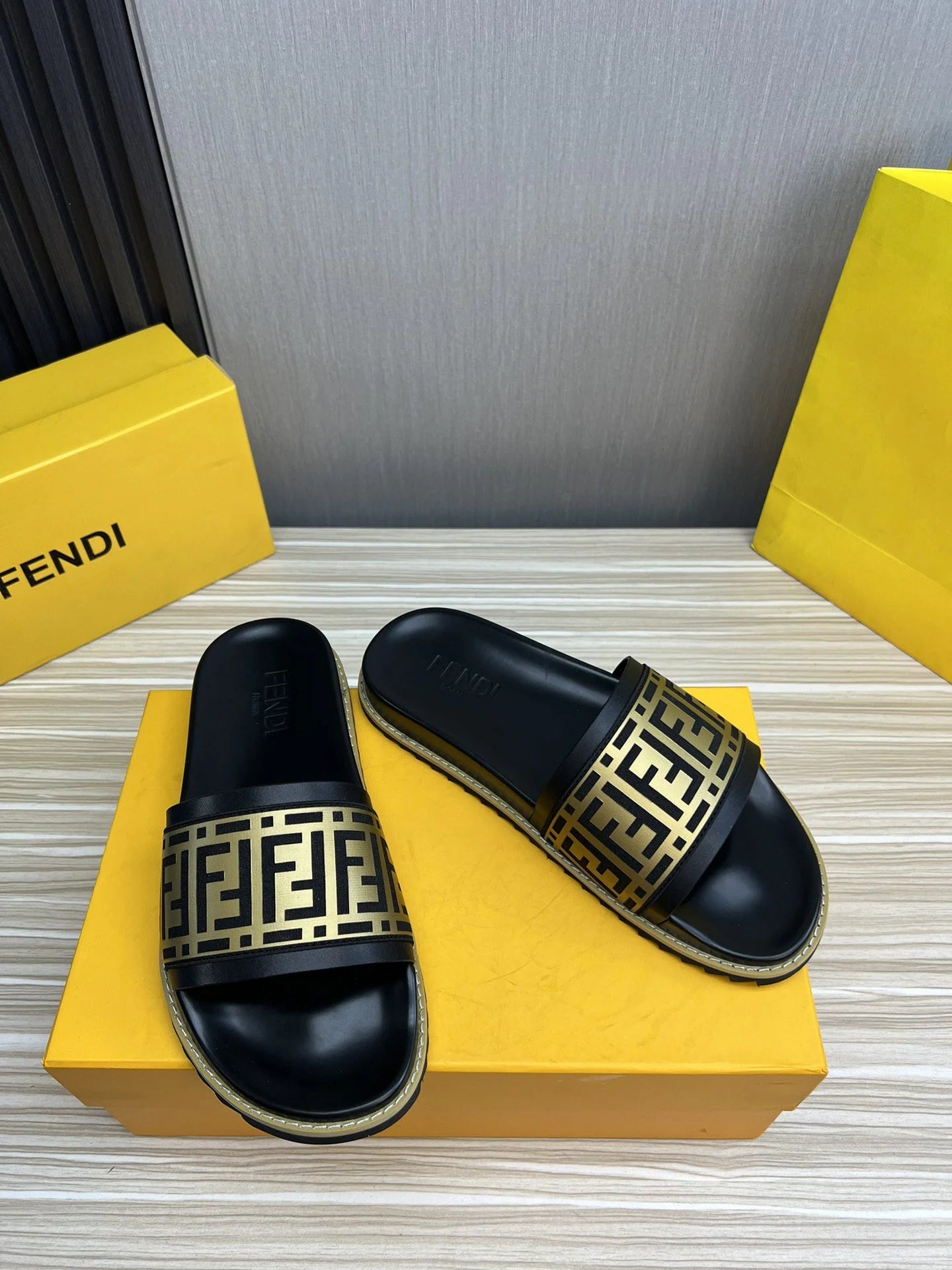 FENDI SANDAL