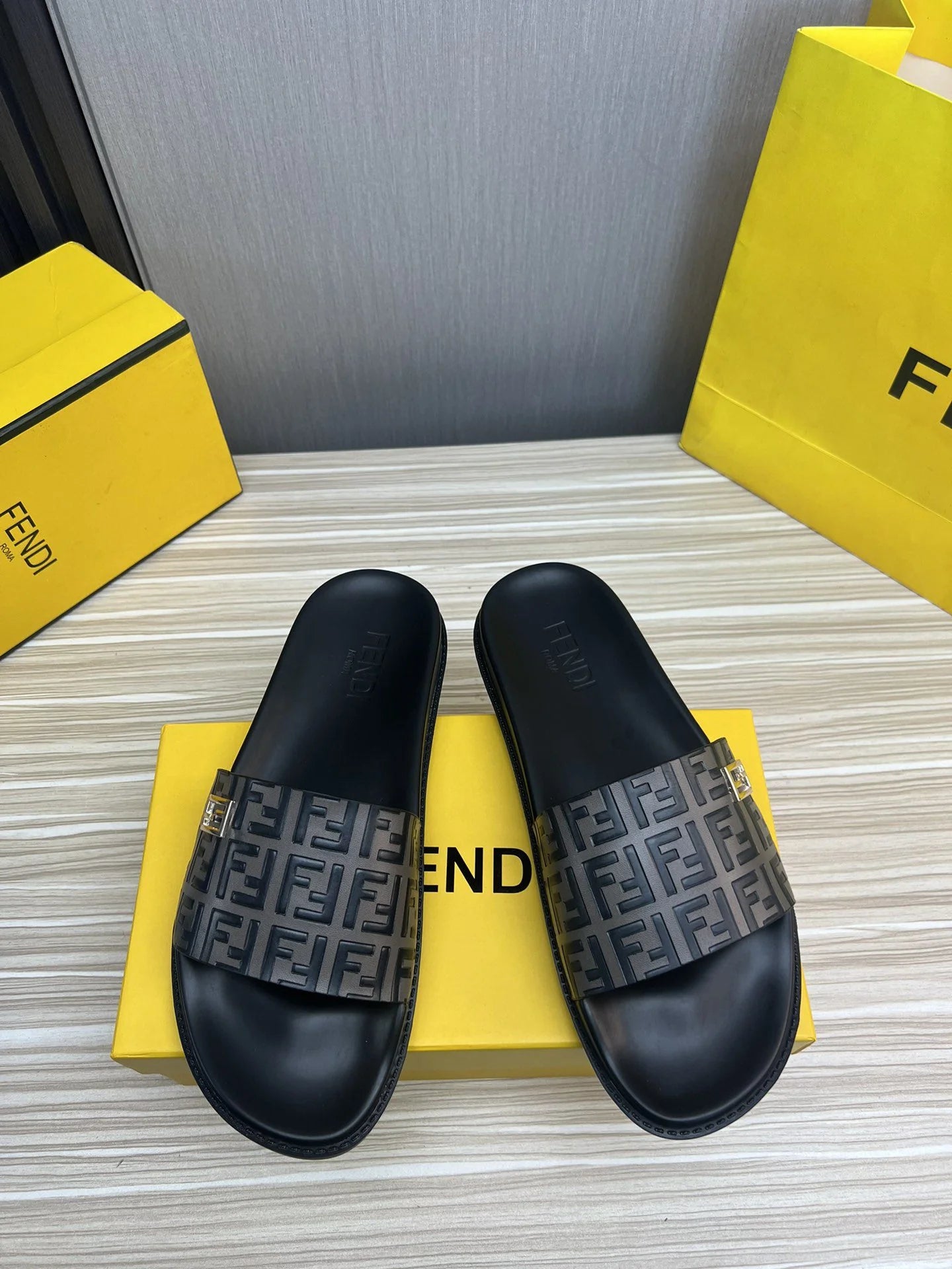 FENDI SANDAL