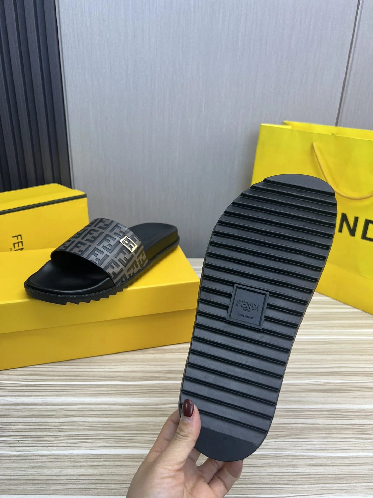 FENDI SANDAL