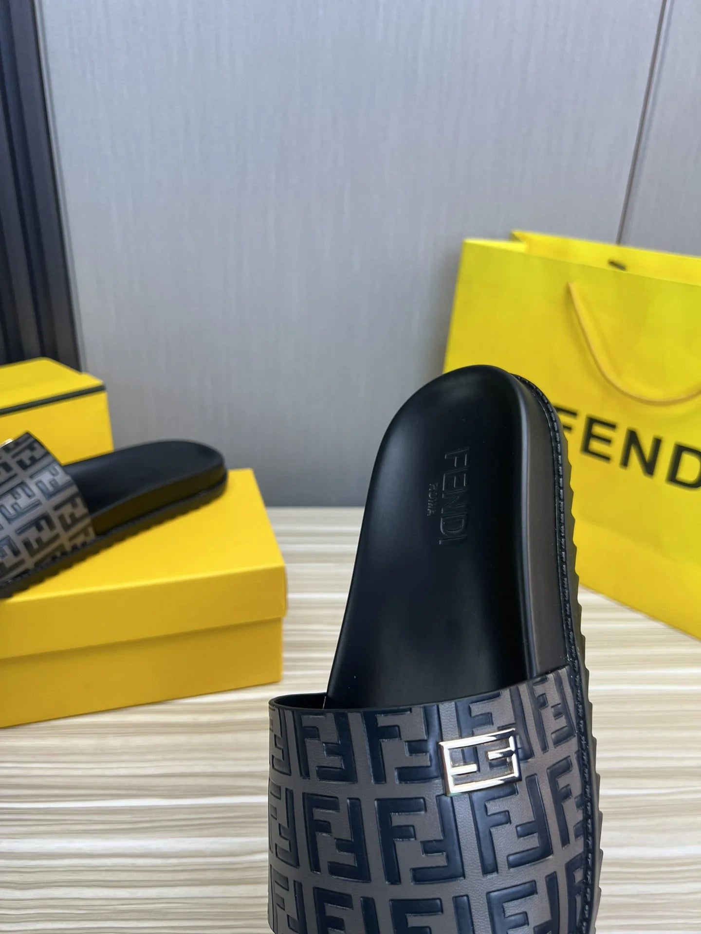 FENDI SANDAL