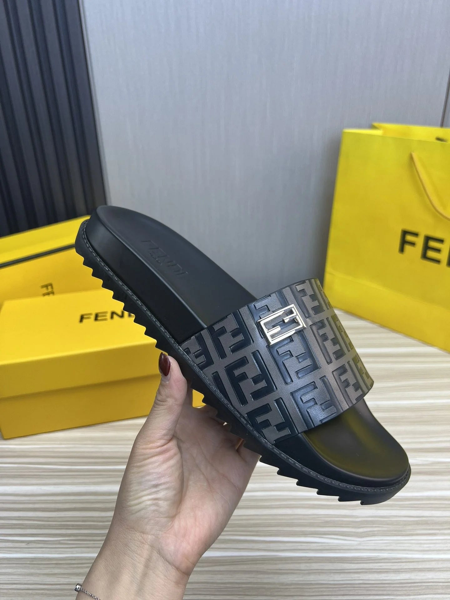 FENDI SANDAL