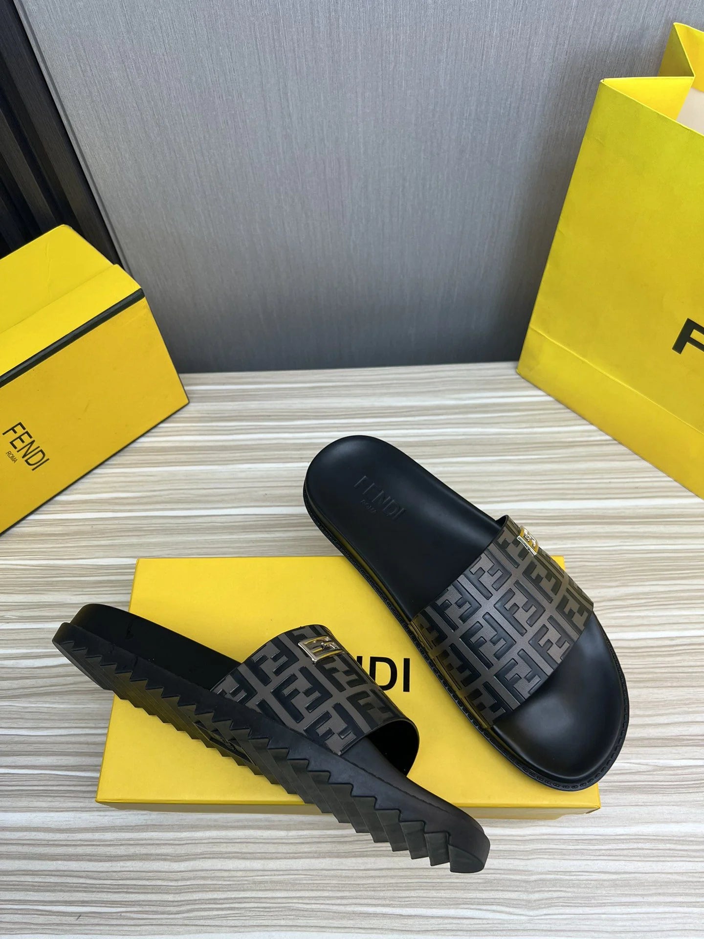 FENDI SANDAL
