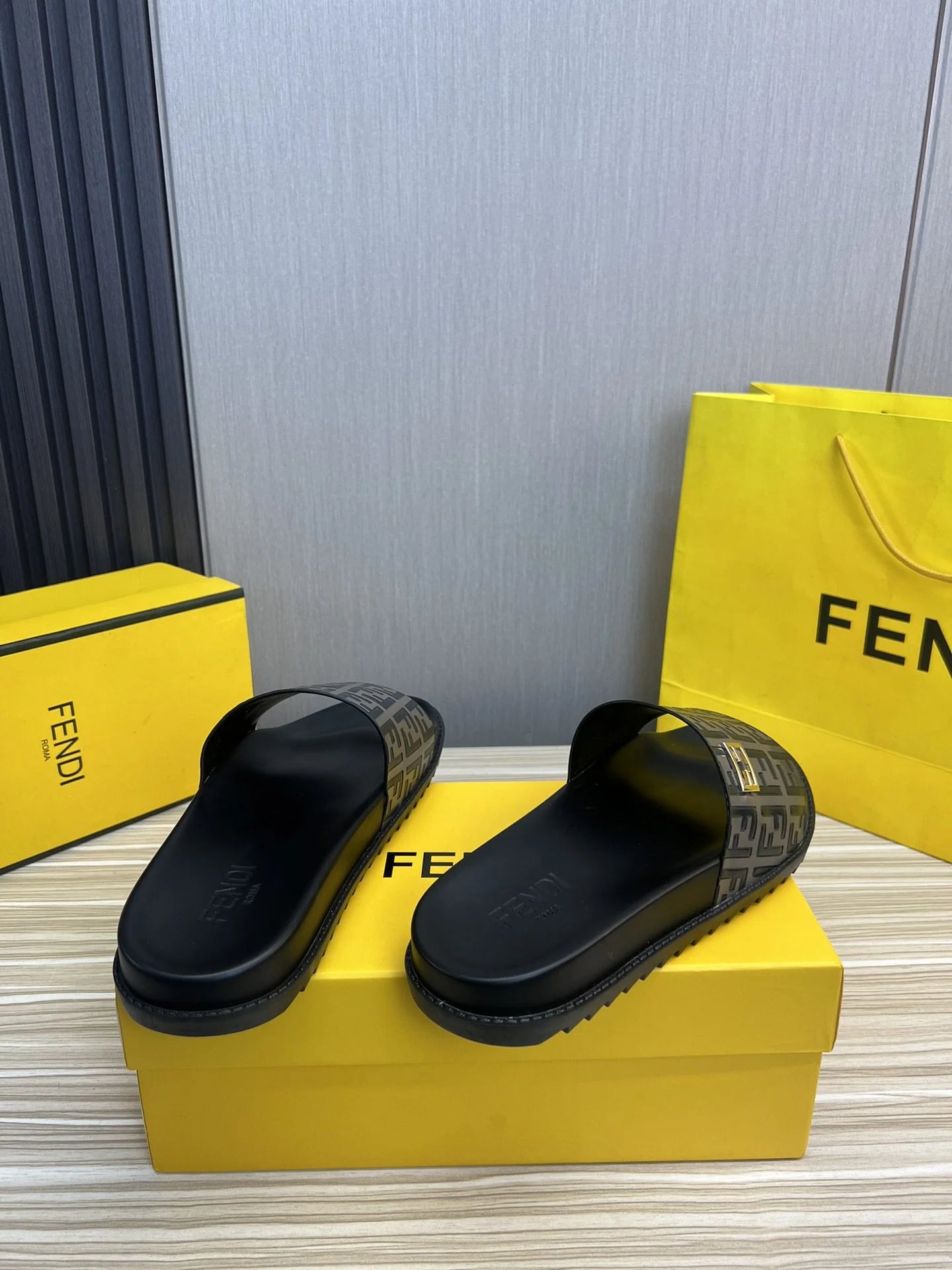 FENDI SANDAL