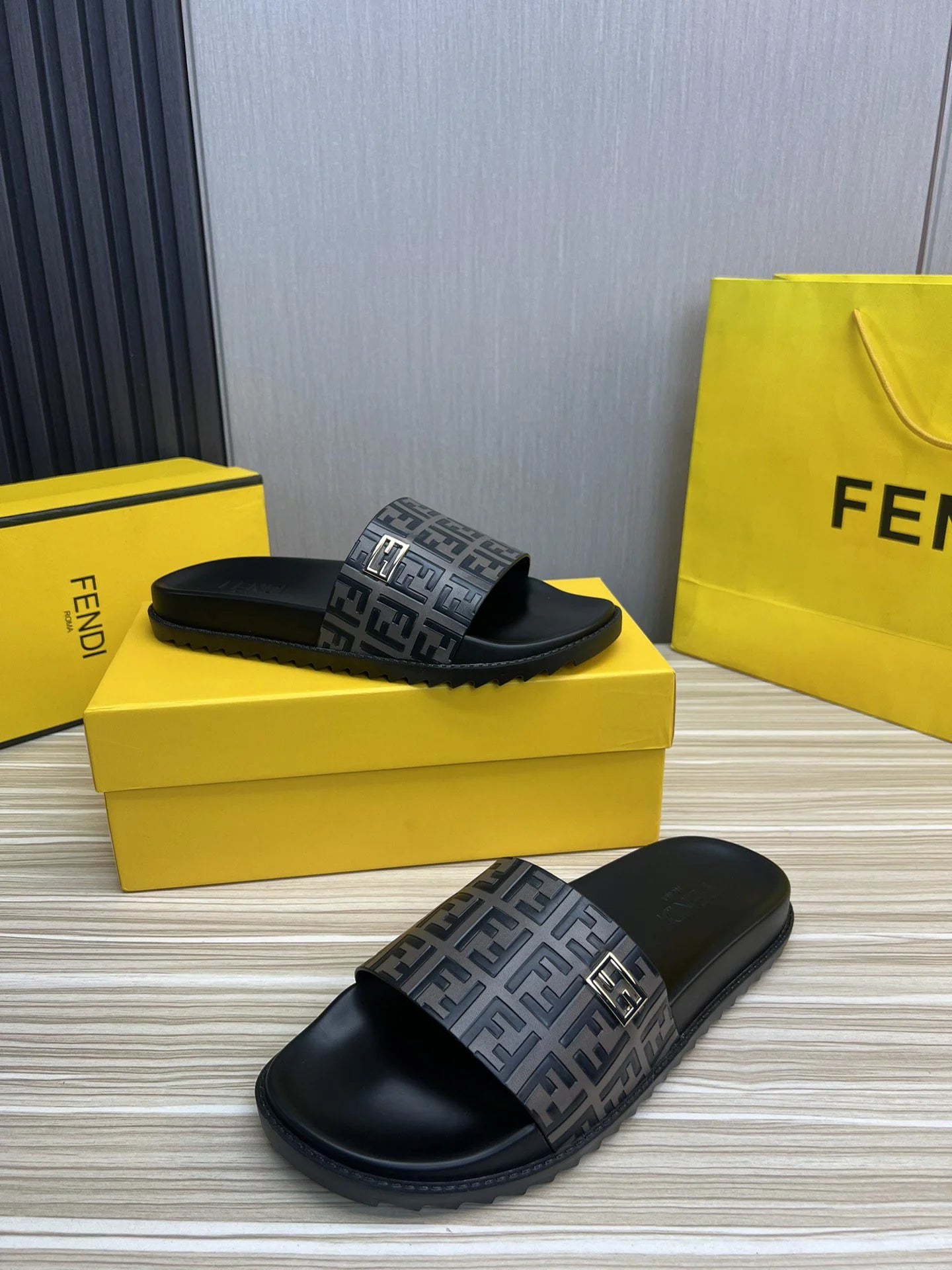 FENDI SANDAL