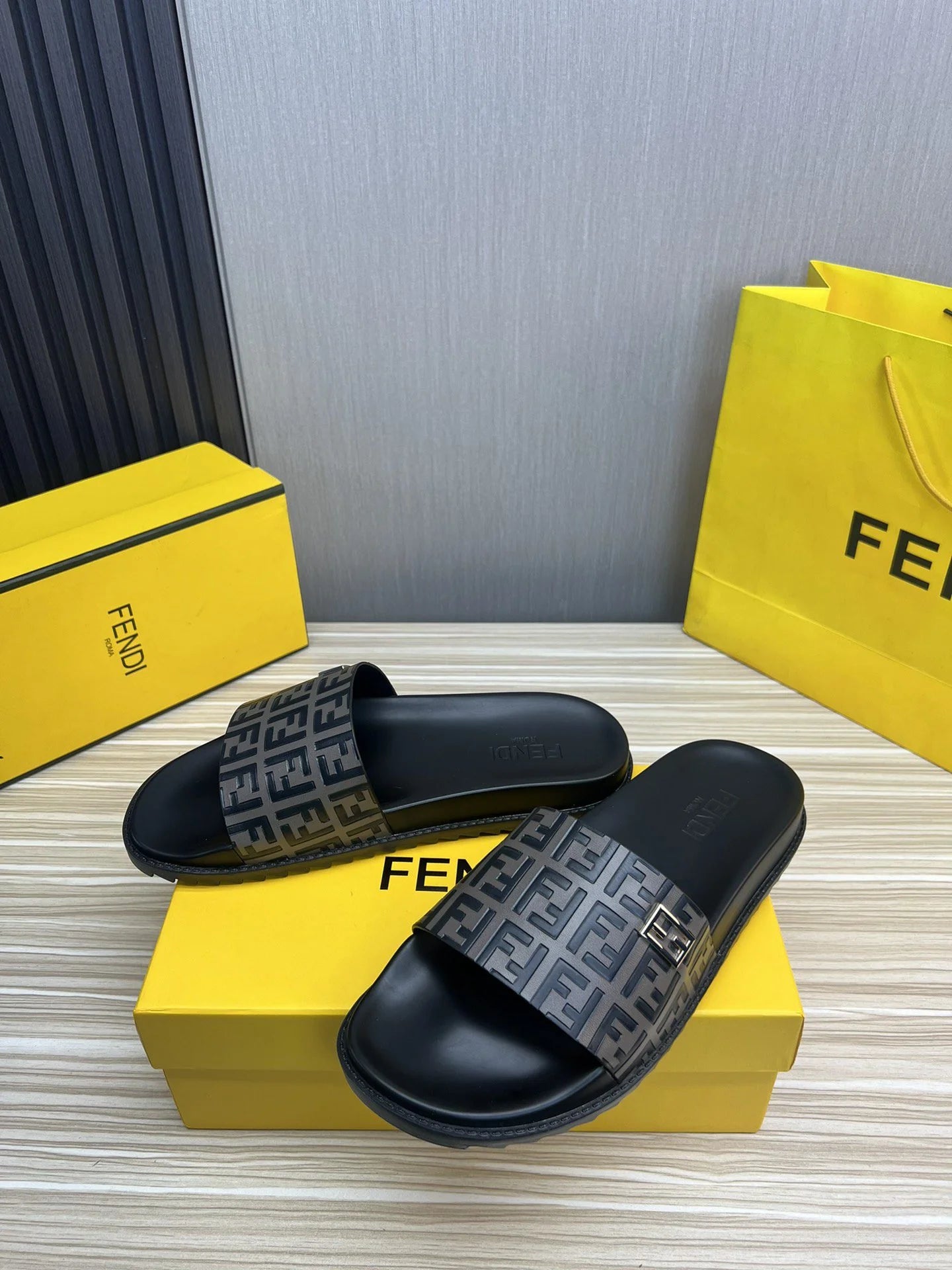 FENDI SANDAL