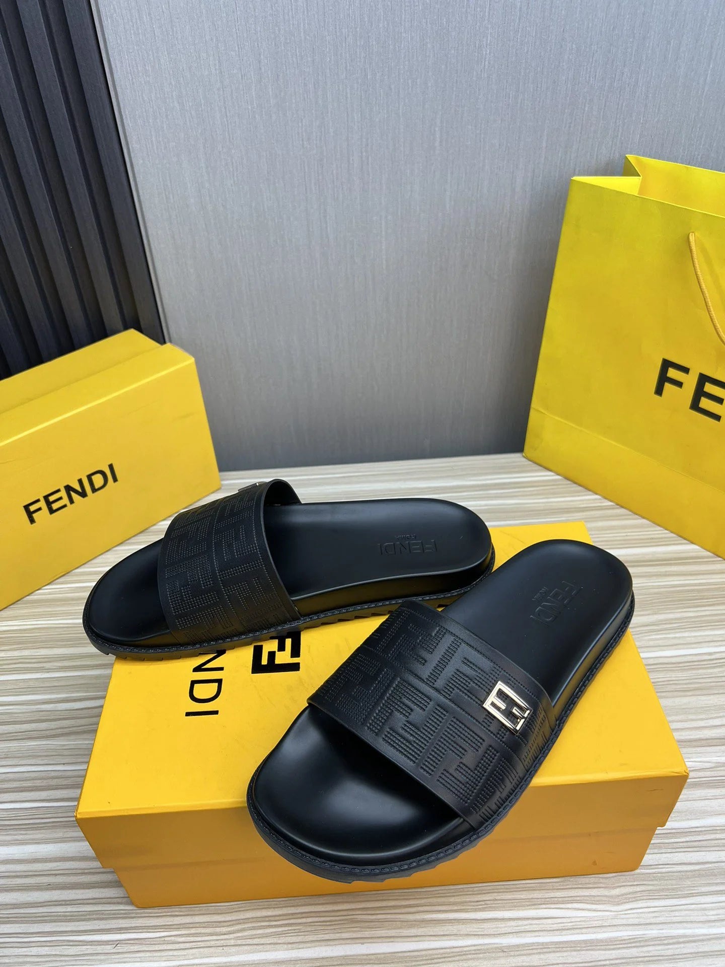 FENDI SANDAL