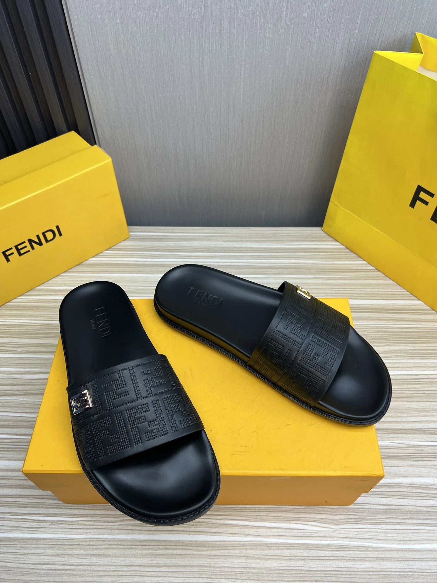 FENDI SANDAL