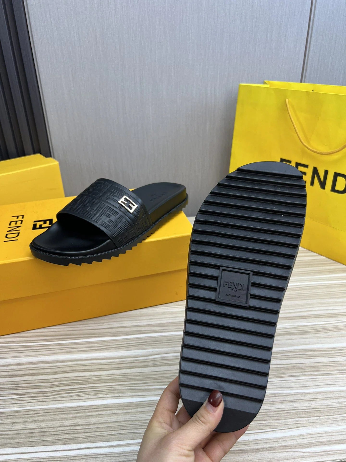 FENDI SANDAL