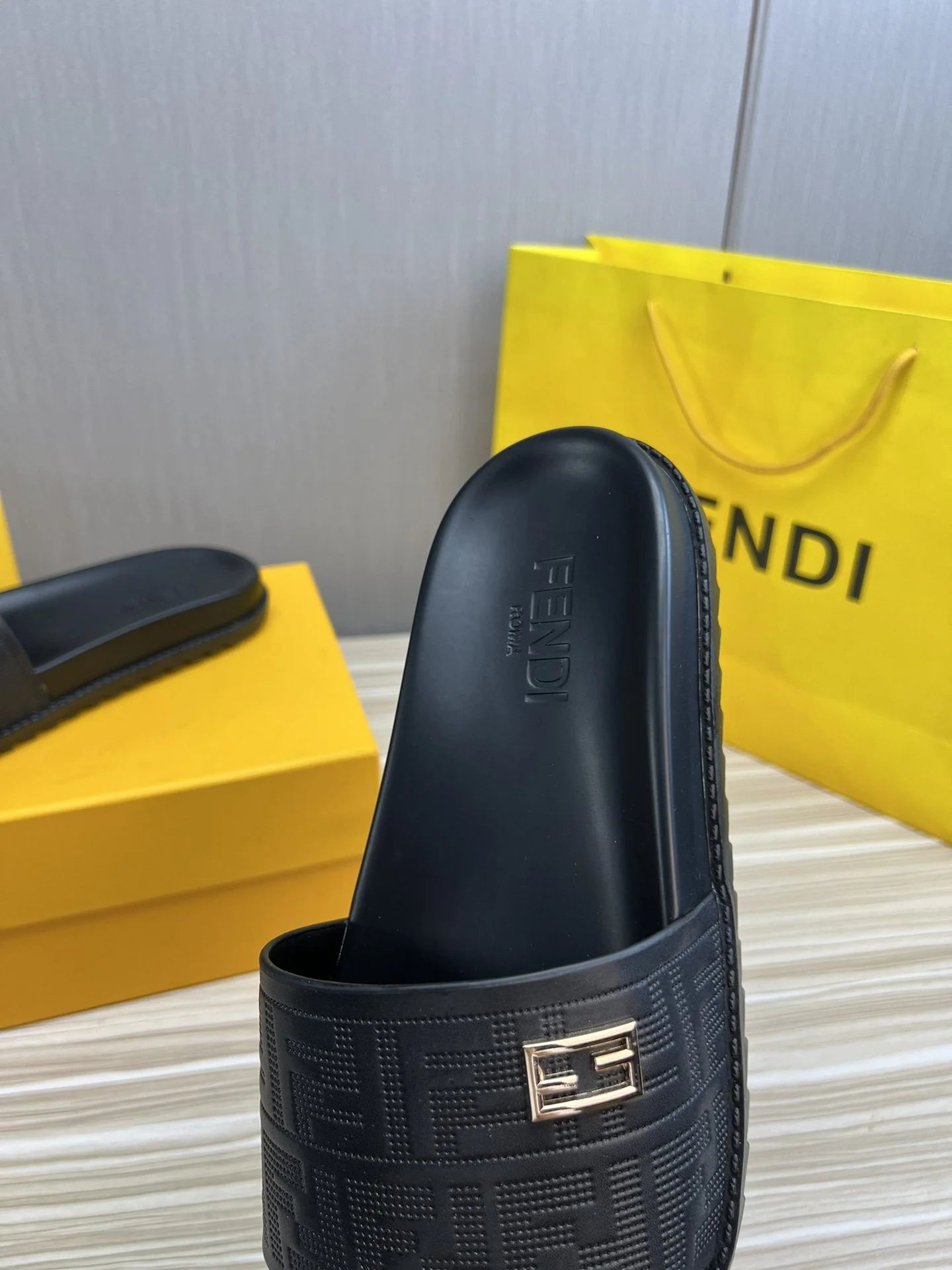 FENDI SANDAL