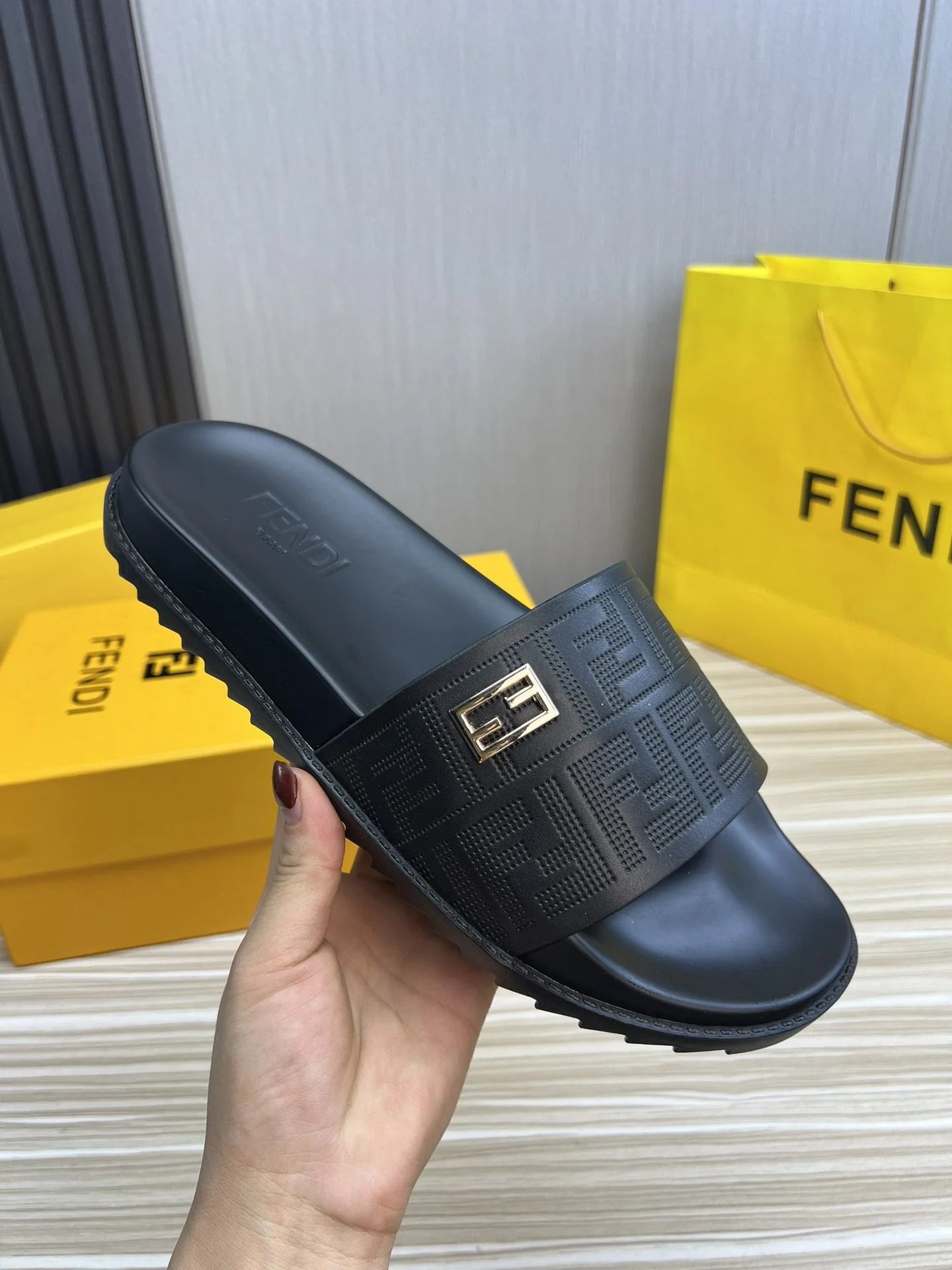 FENDI SANDAL