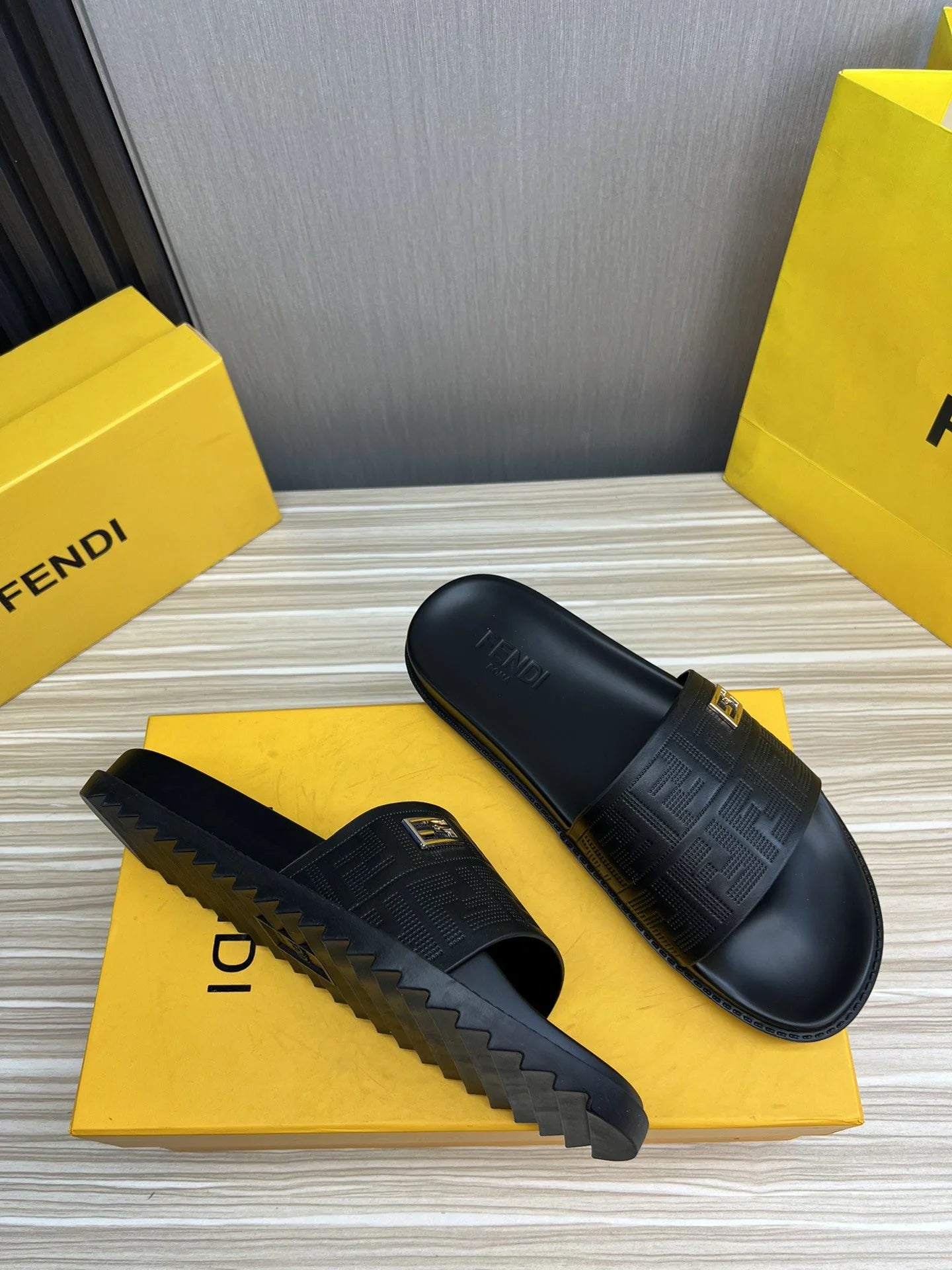 FENDI SANDAL