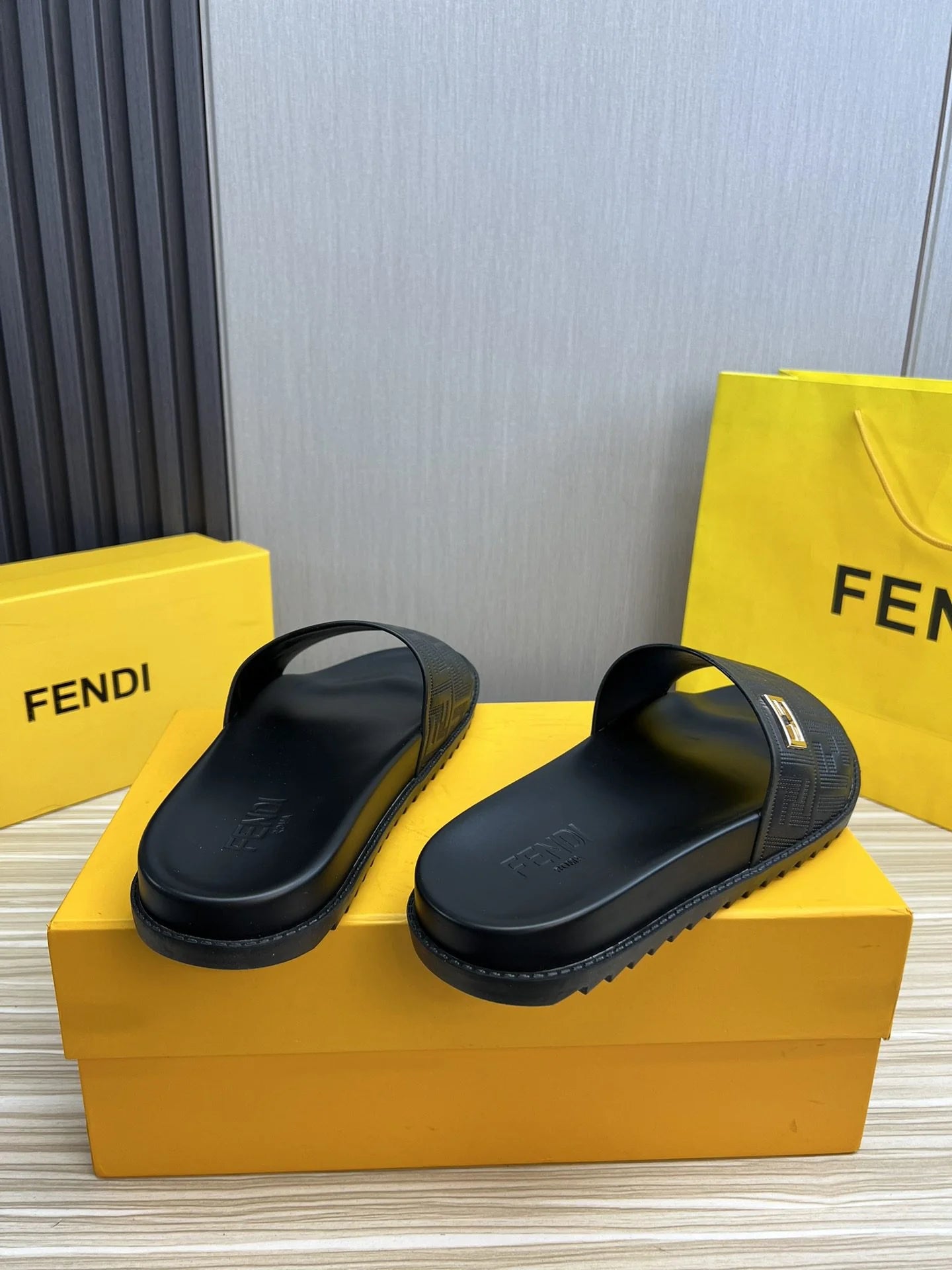 FENDI SANDAL