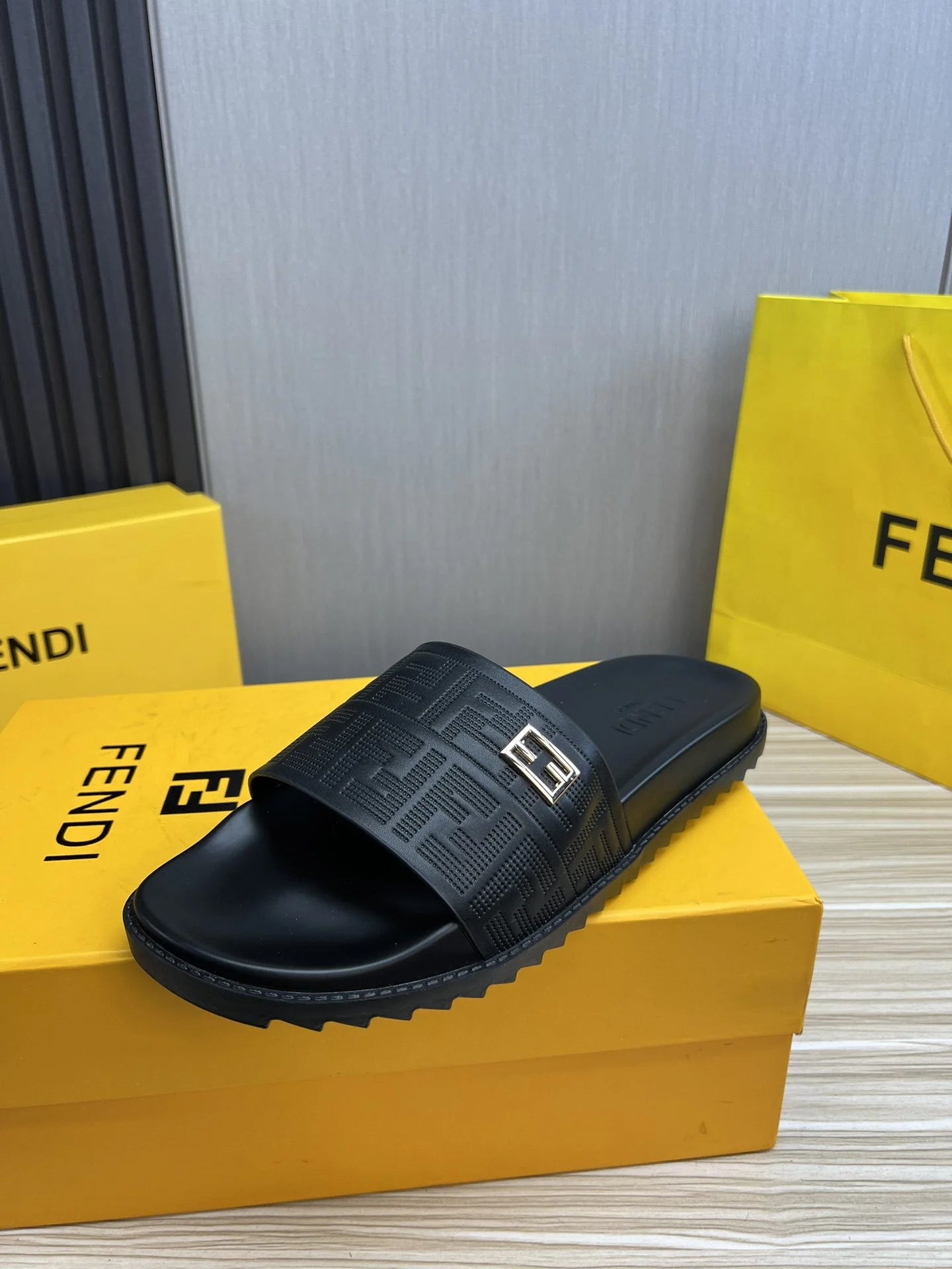 FENDI SANDAL