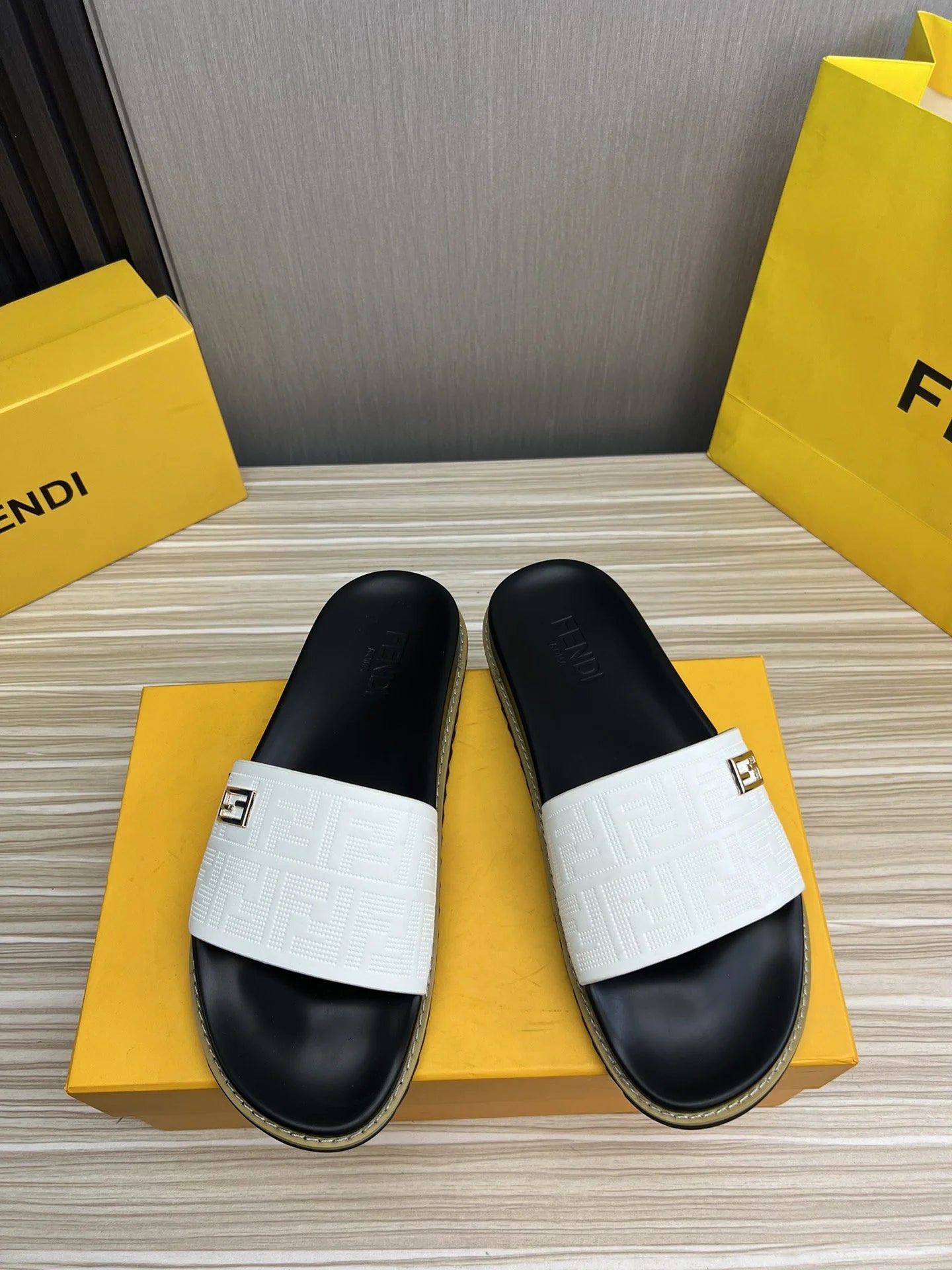 FENDI SANDAL