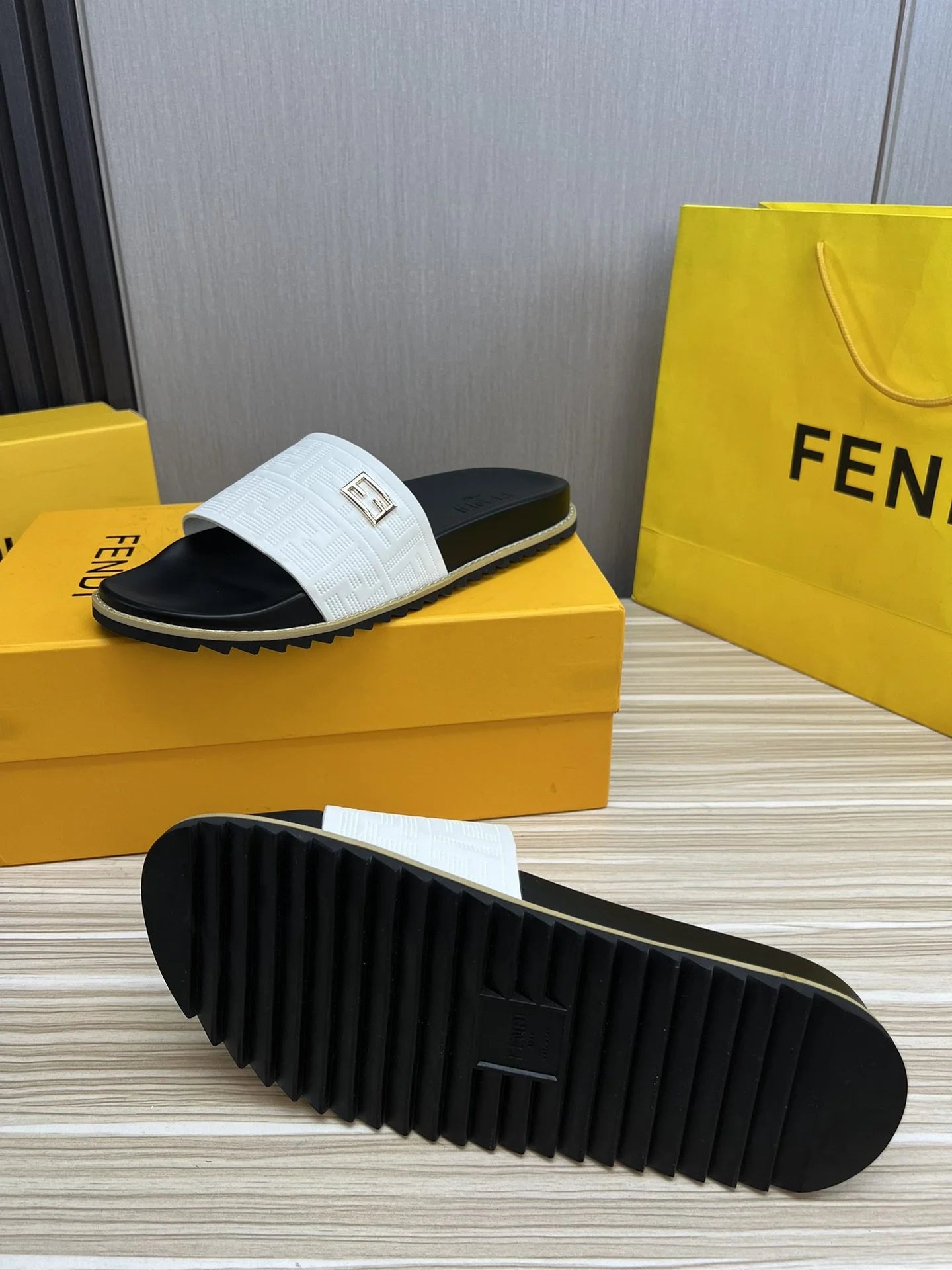 FENDI SANDAL