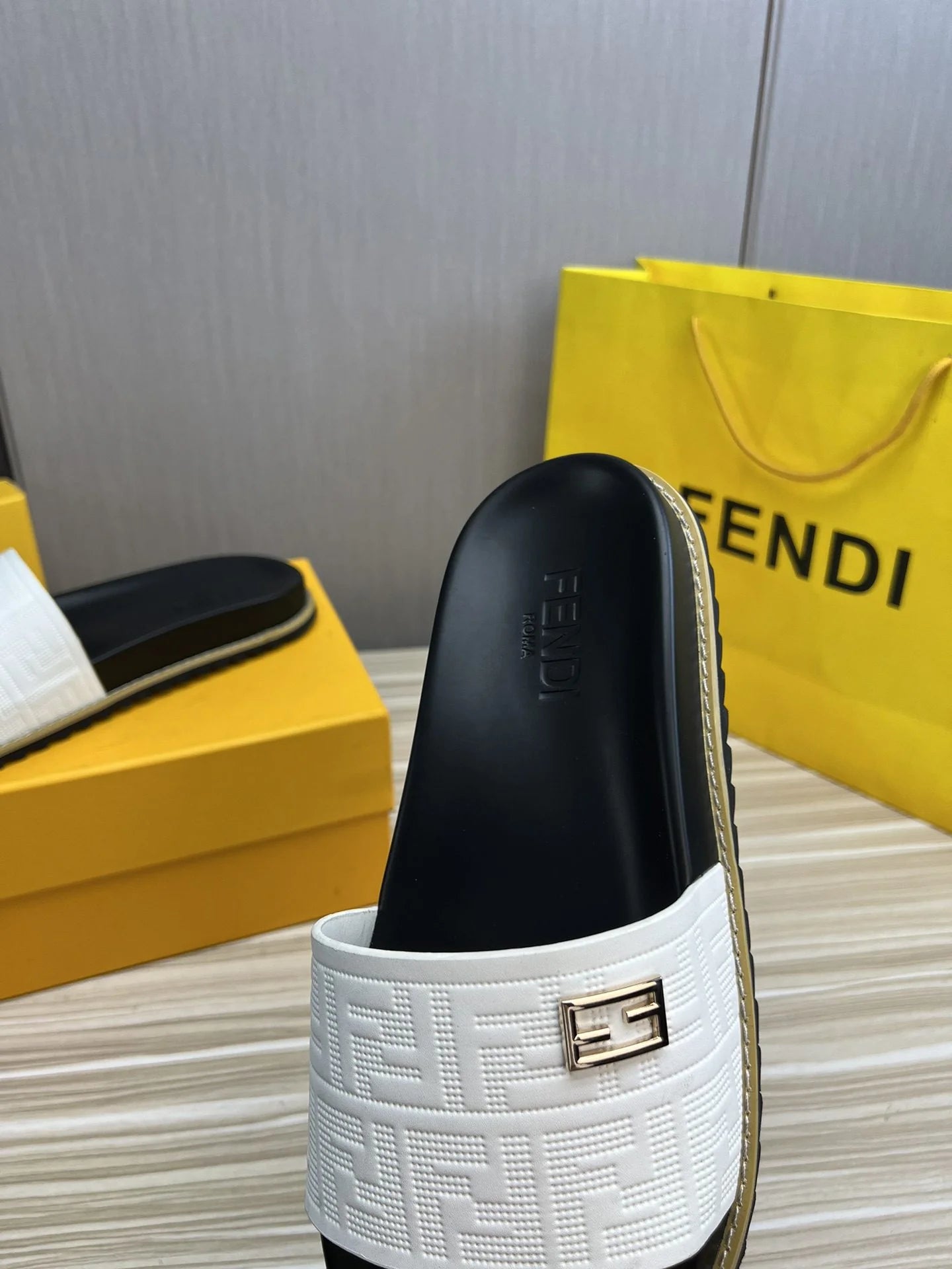 FENDI SANDAL