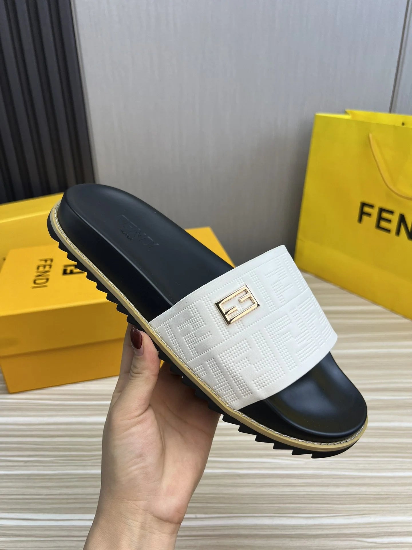 FENDI SANDAL