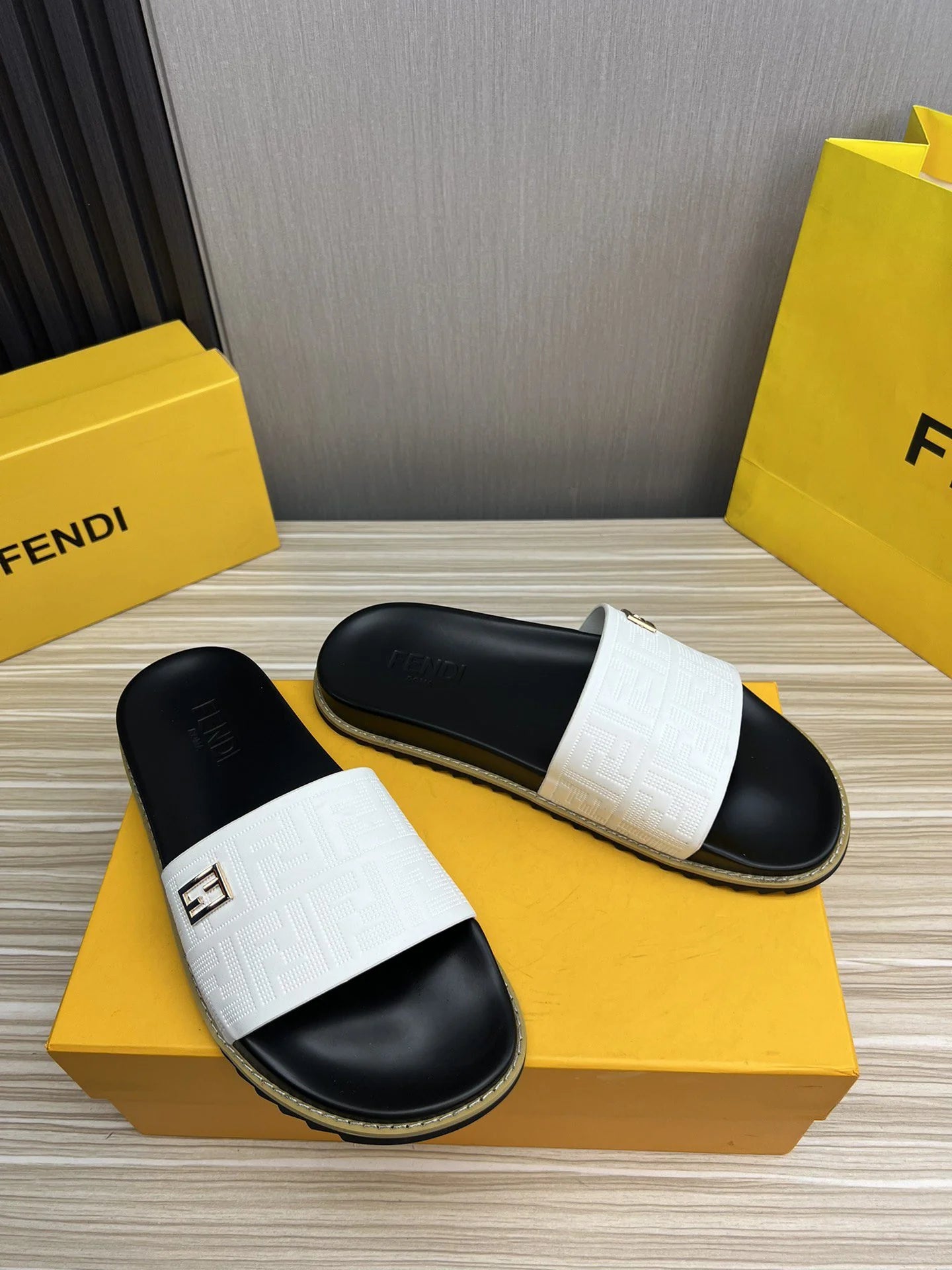 FENDI SANDAL