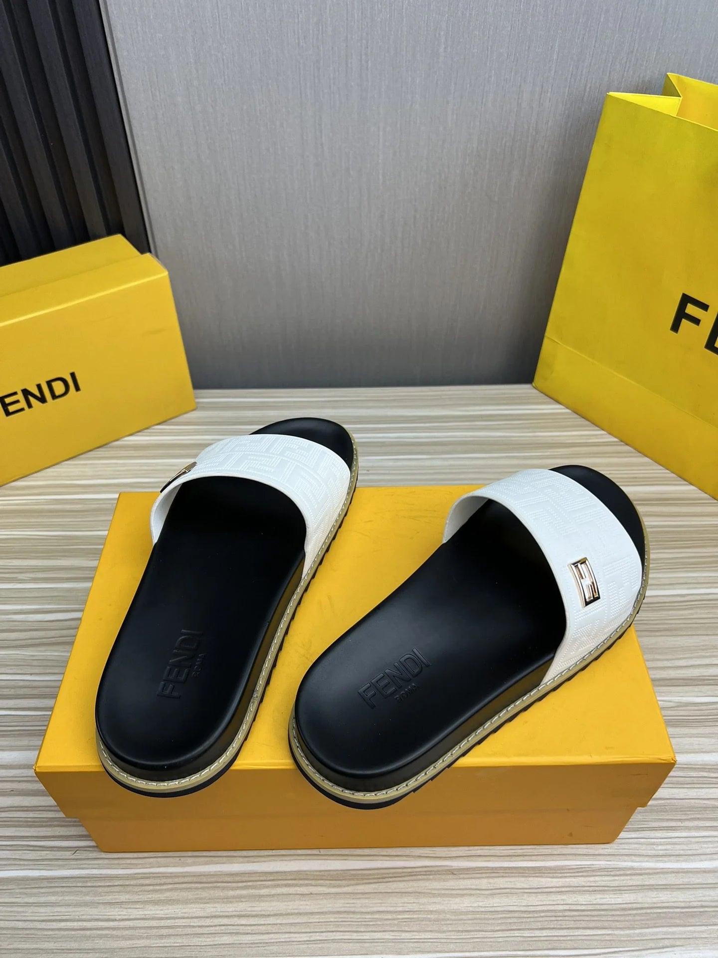 FENDI SANDAL