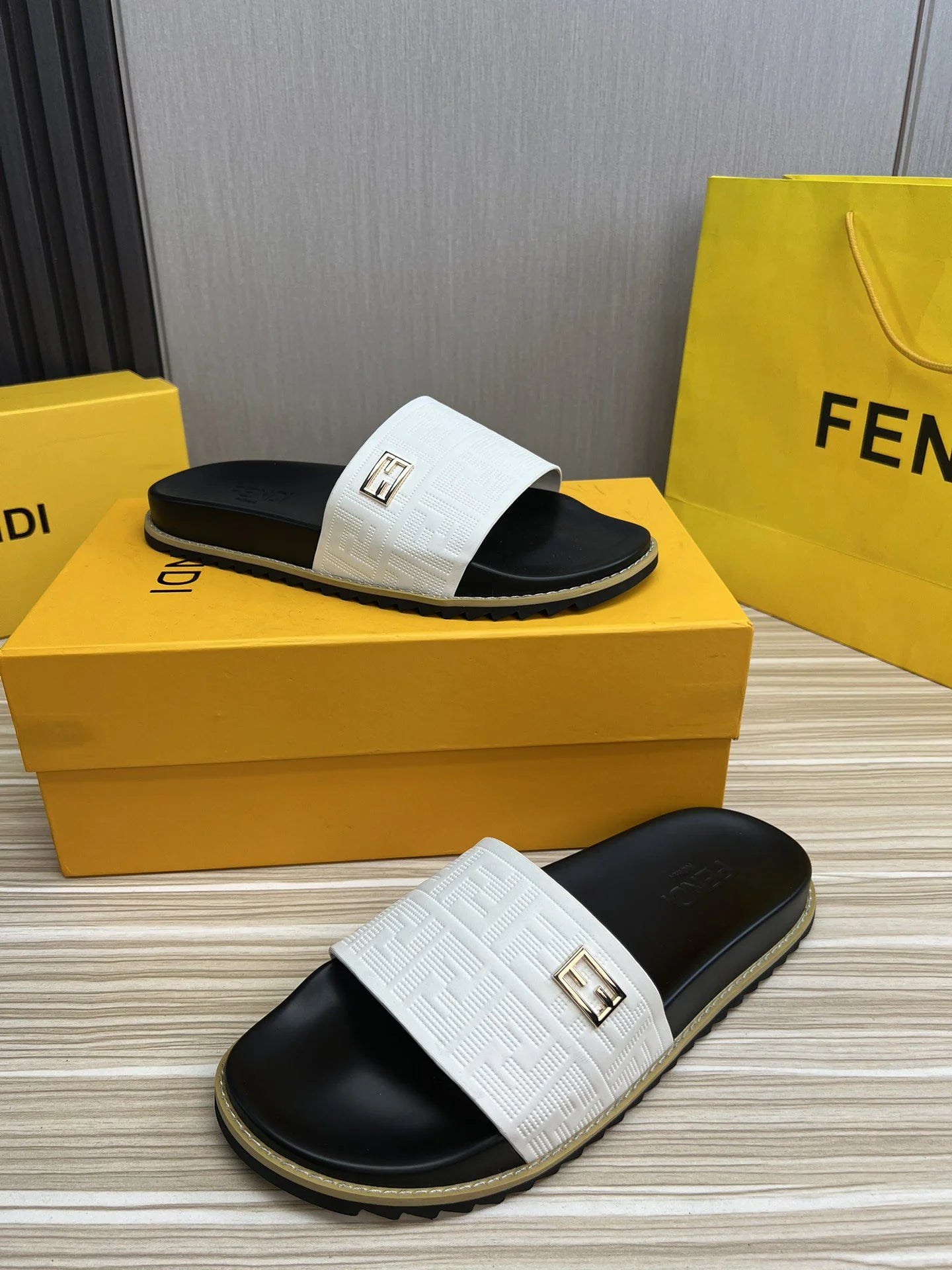 FENDI SANDAL