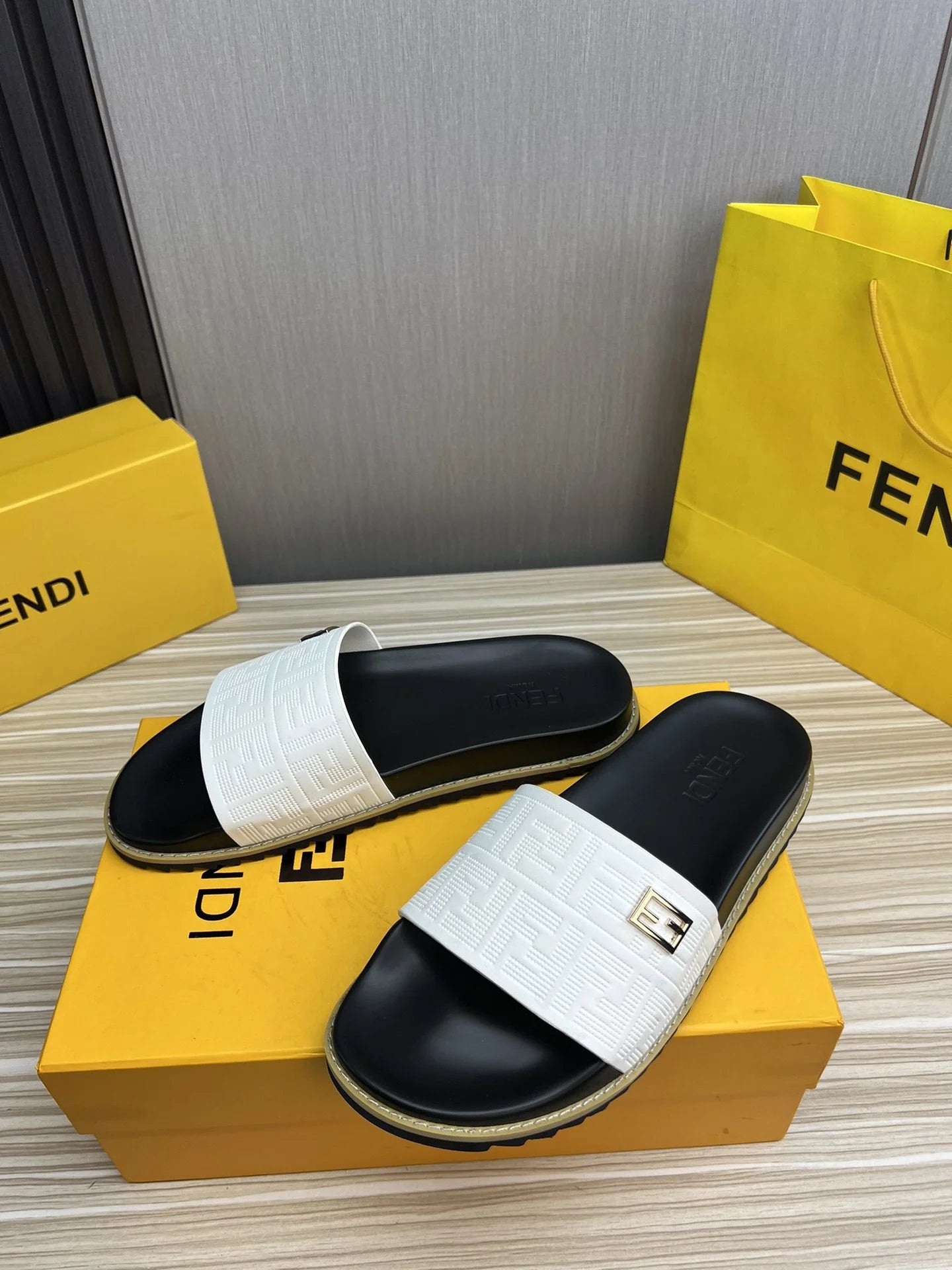 FENDI SANDAL