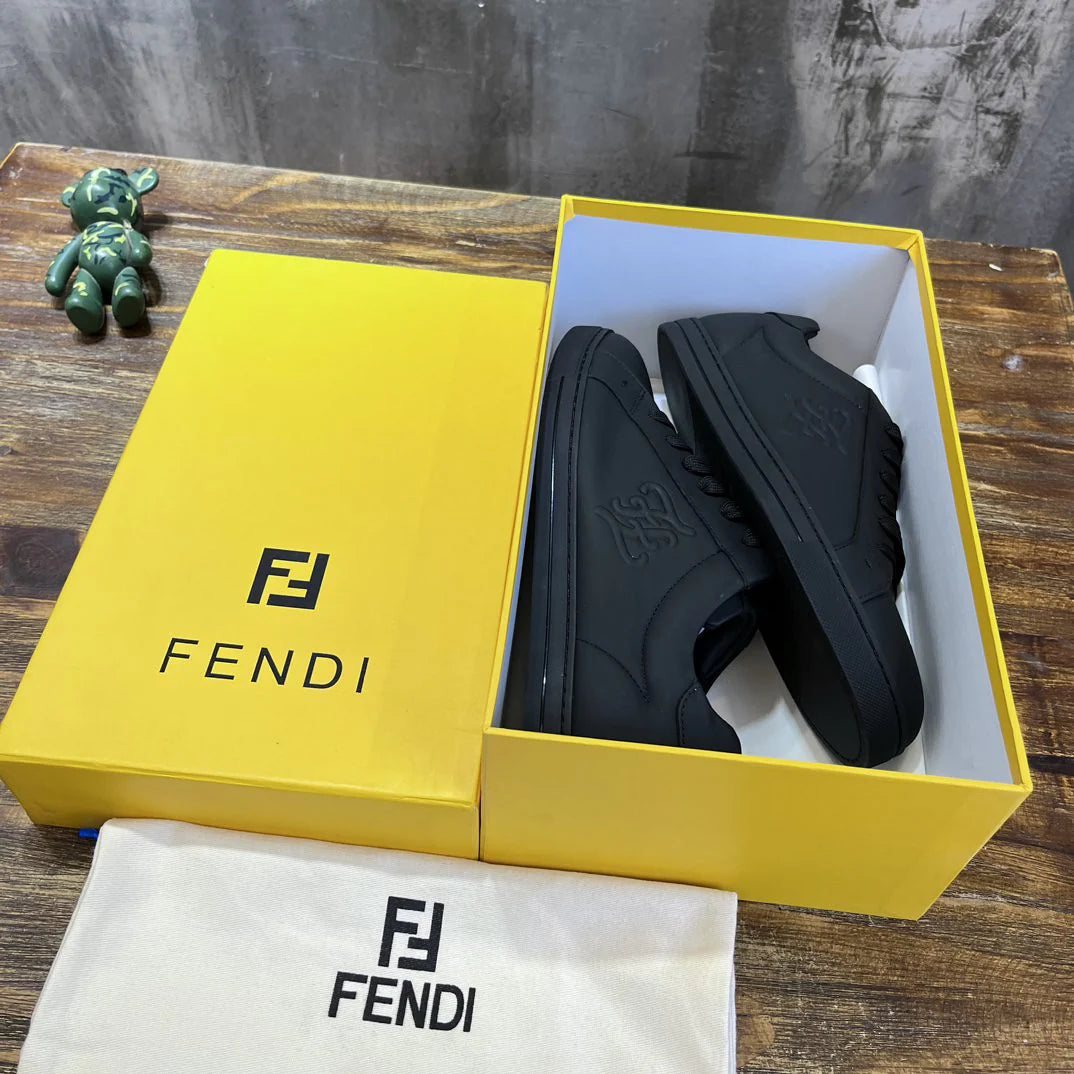 FENDI SNEAKER