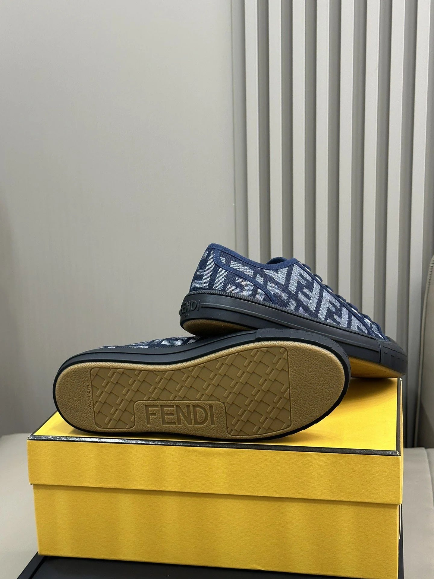 FENDI SNEAKER