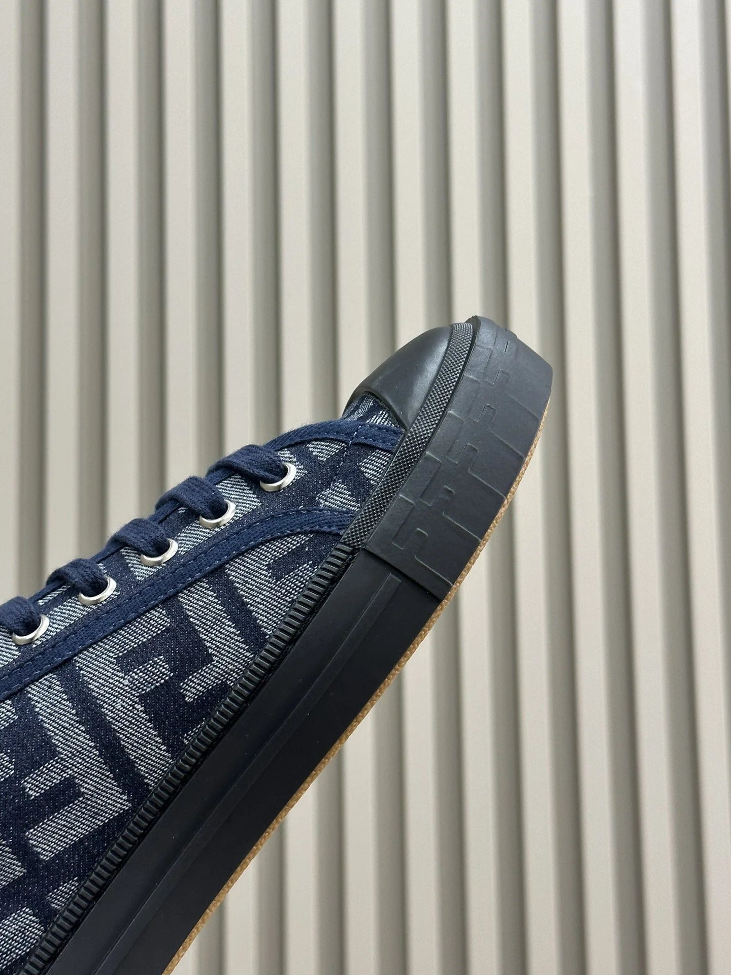 FENDI SNEAKER