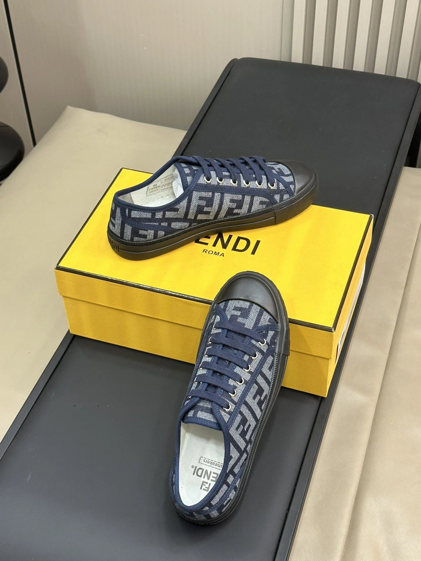 FENDI SNEAKER