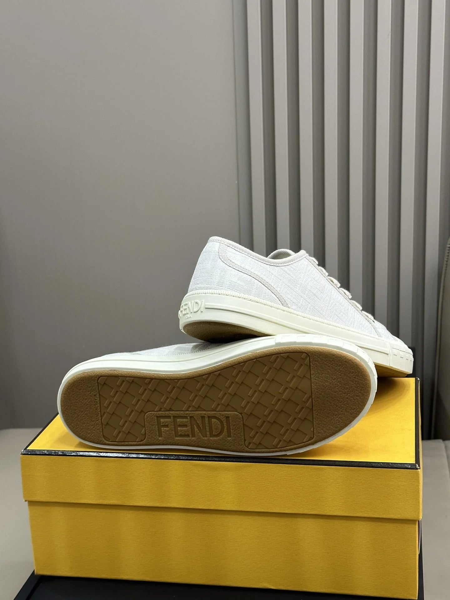 FENDI SNEAKER