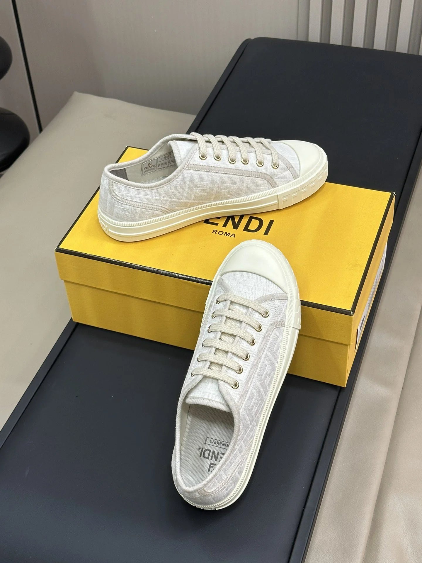 FENDI SNEAKER