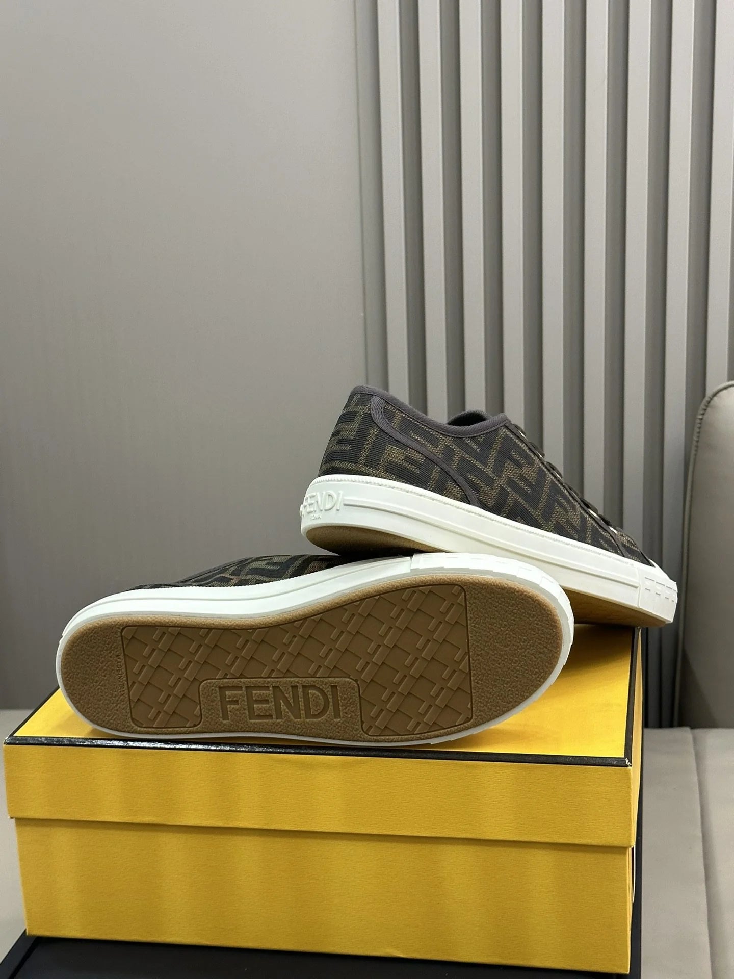 FENDI SNEAKER