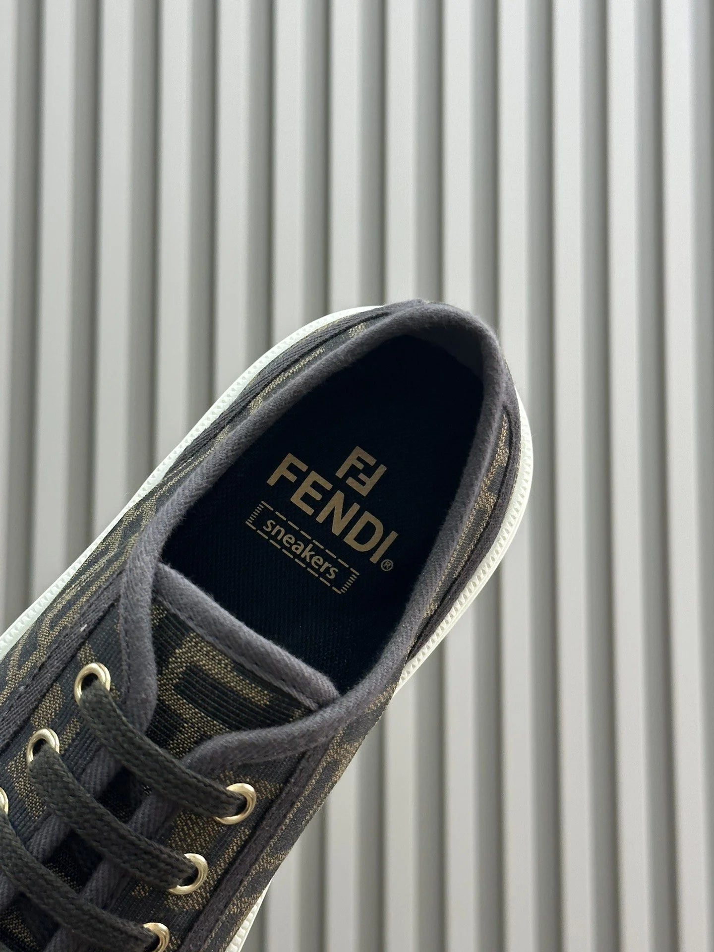 FENDI SNEAKER