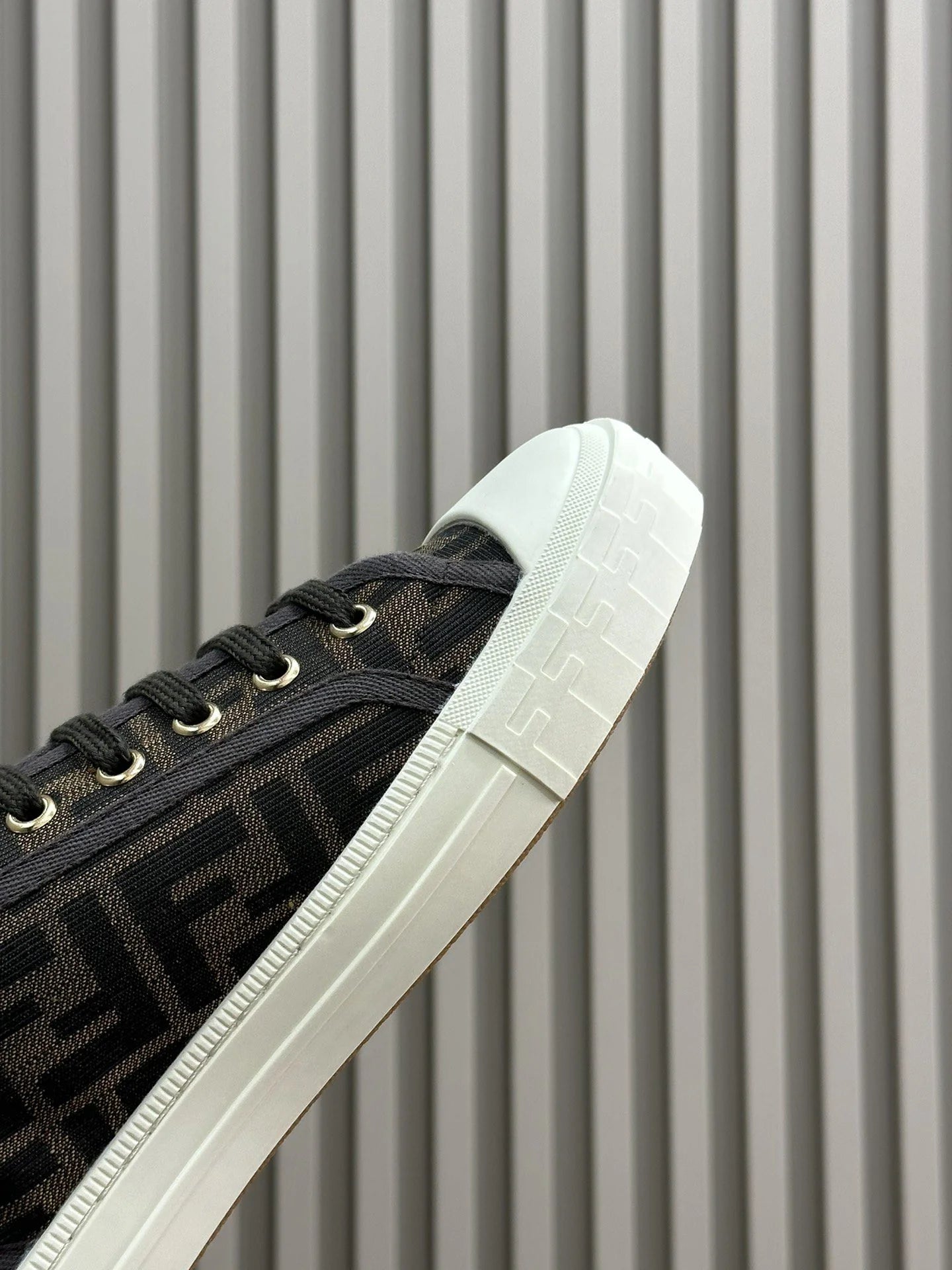 FENDI SNEAKER