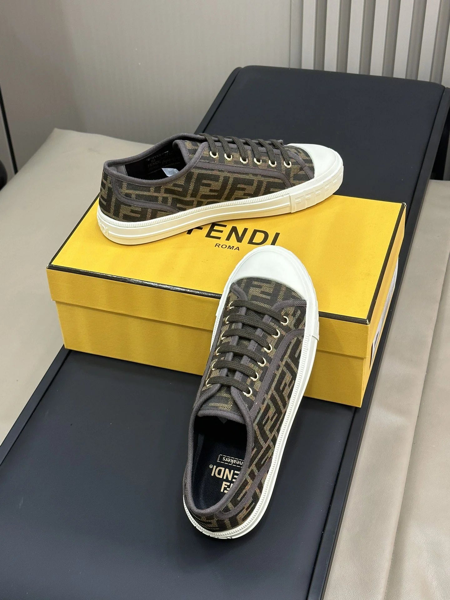 FENDI SNEAKER