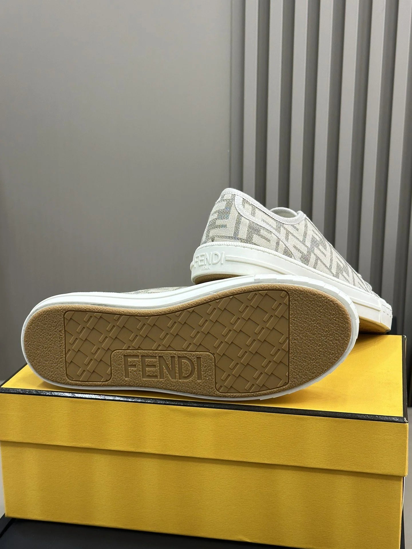 FENDI SNEAKER