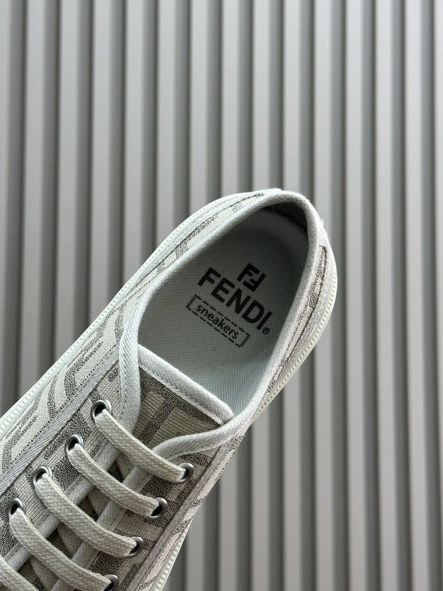 FENDI SNEAKER