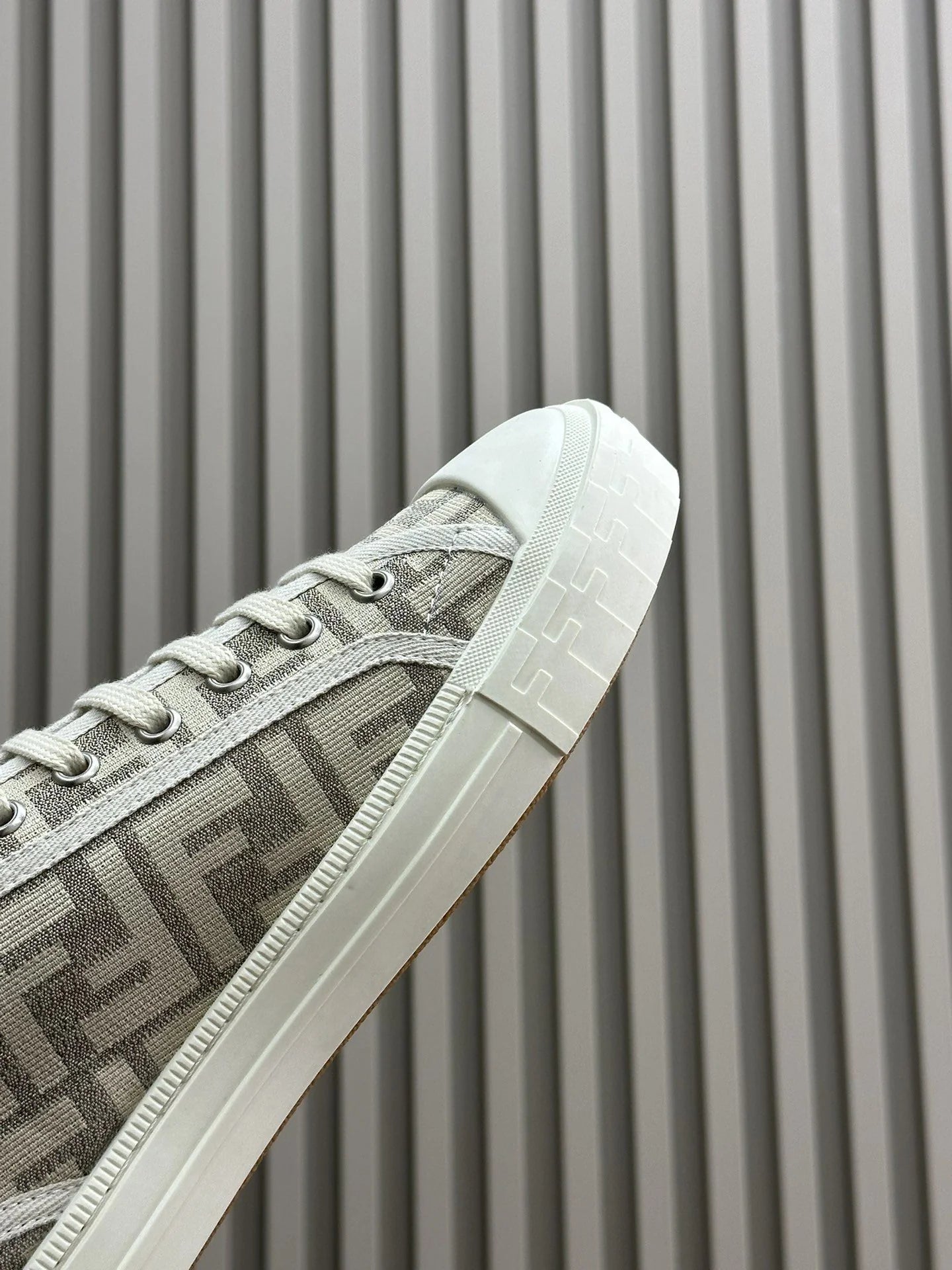 FENDI SNEAKER